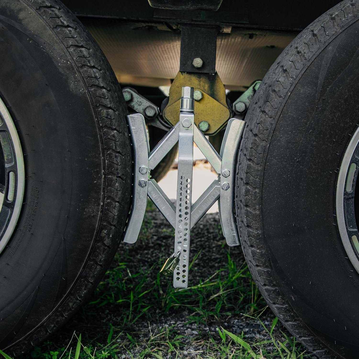 Camco Eaz-Lift Heavy Duty Wheel Stop with Ratchet Wrench- Stabilizes Your Truck by Securing Tandem Tires to Prevent Movement Spaced 3-10" Apart- Large (44662)