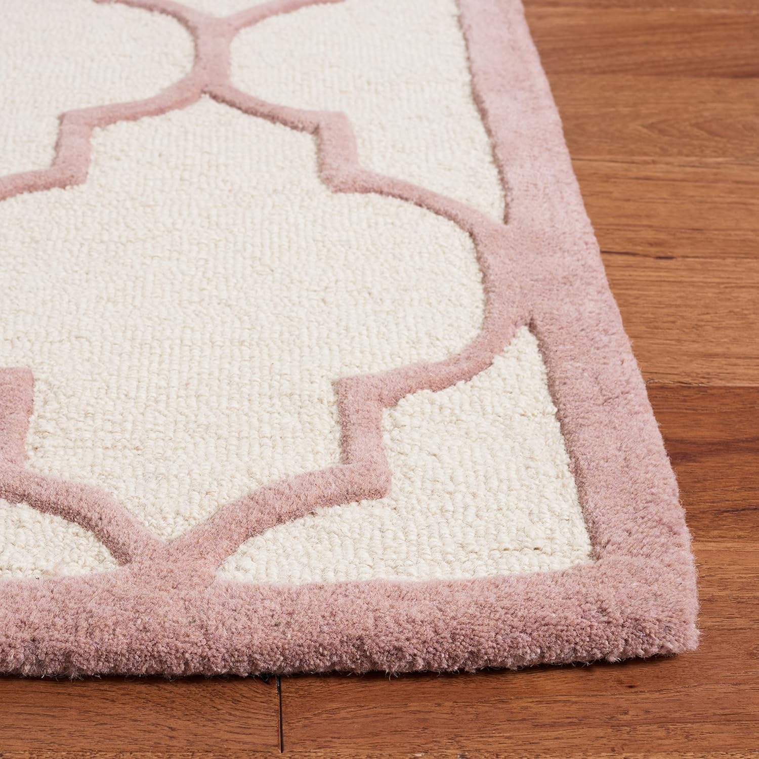 SAFAVIEH Cambridge Collection Accent Rug - 2' x 3', Ivory & Beige, Handmade Moroccan Trellis Wool, Ideal for High Traffic Areas in Entryway, Living Room, Bedroom (CAM134P)