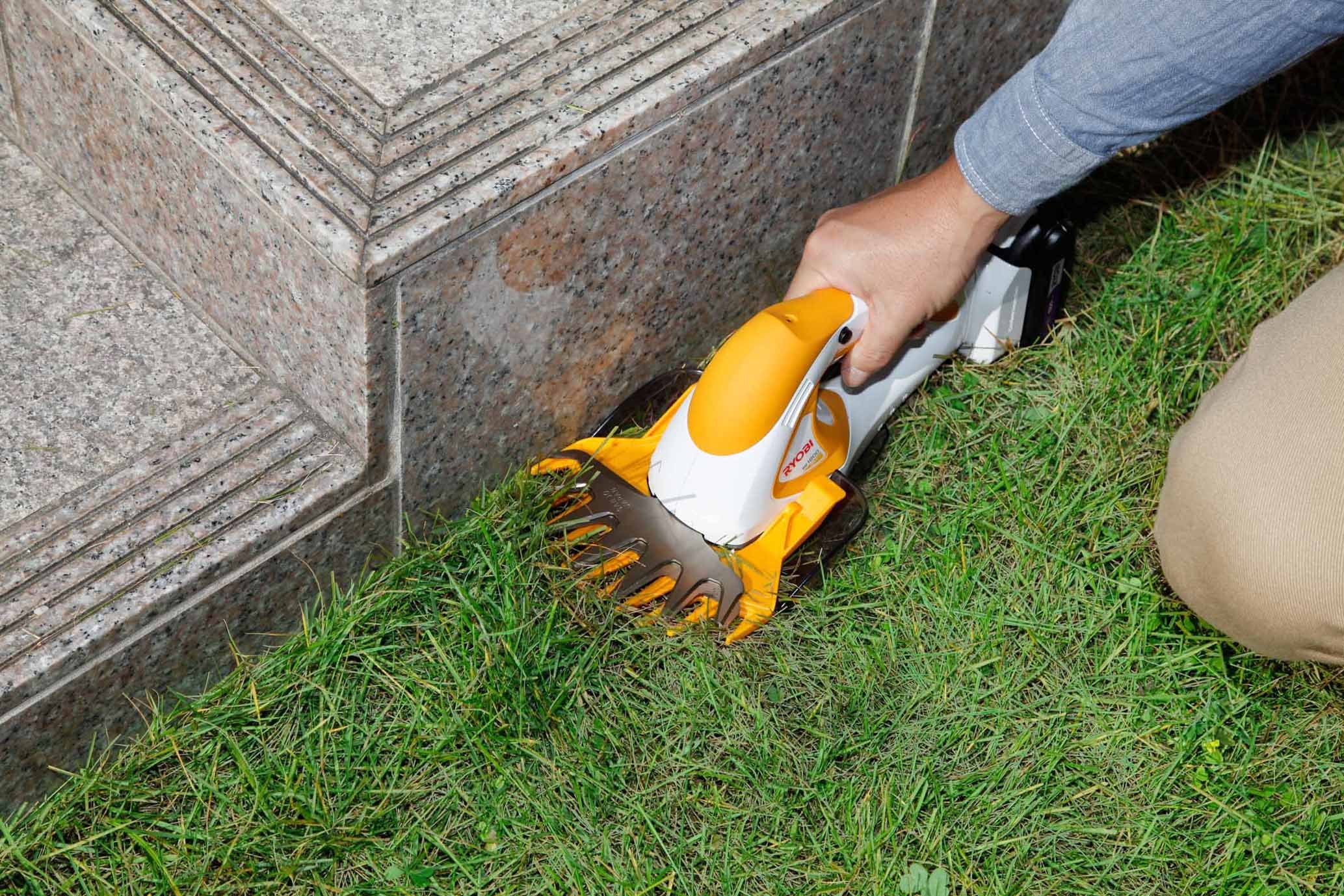 RYOBI 芝刈り機 本体 充電器 バッテリーセット BB-1800 Amazon | リョービ(RYOBI) 充電式バリカン BB-1800 (本体のみ