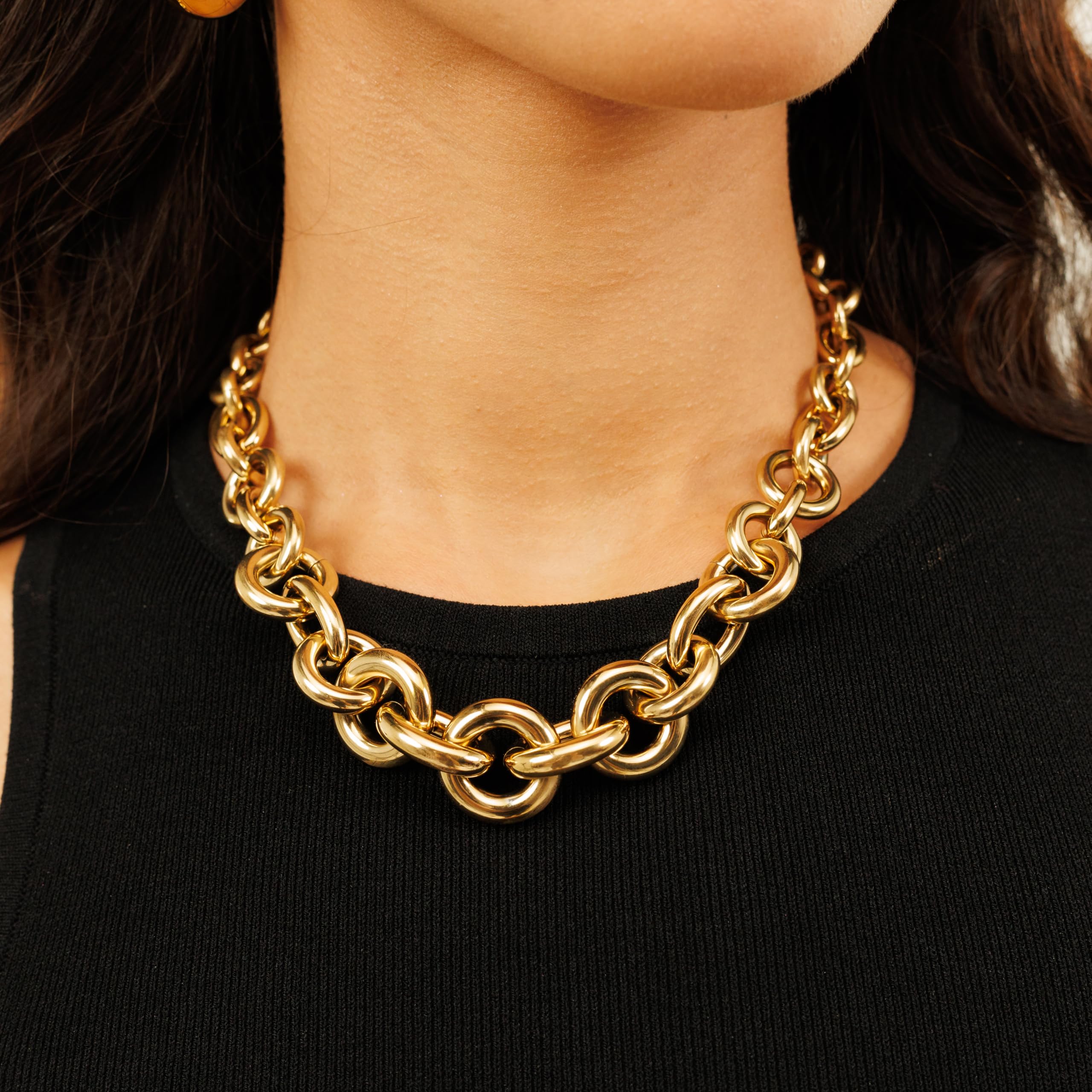 BOSS Jewelry Collier, Bracelet en Chaîne ou Boucles d’Oreilles Créoles pour Femme Collection LIVE STATEMENT en Acier Inoxydable avec Placage Or Jaune