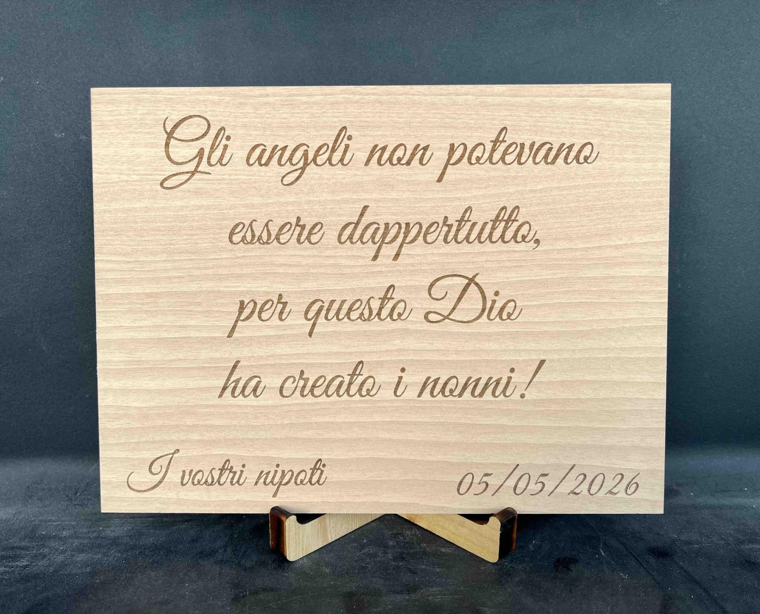 Targa Personalizzata in Legno Noce 20x15 cm, Targhetta Artigianale Libera per Regalo Pensione, Laurea, Anniversario o Premio