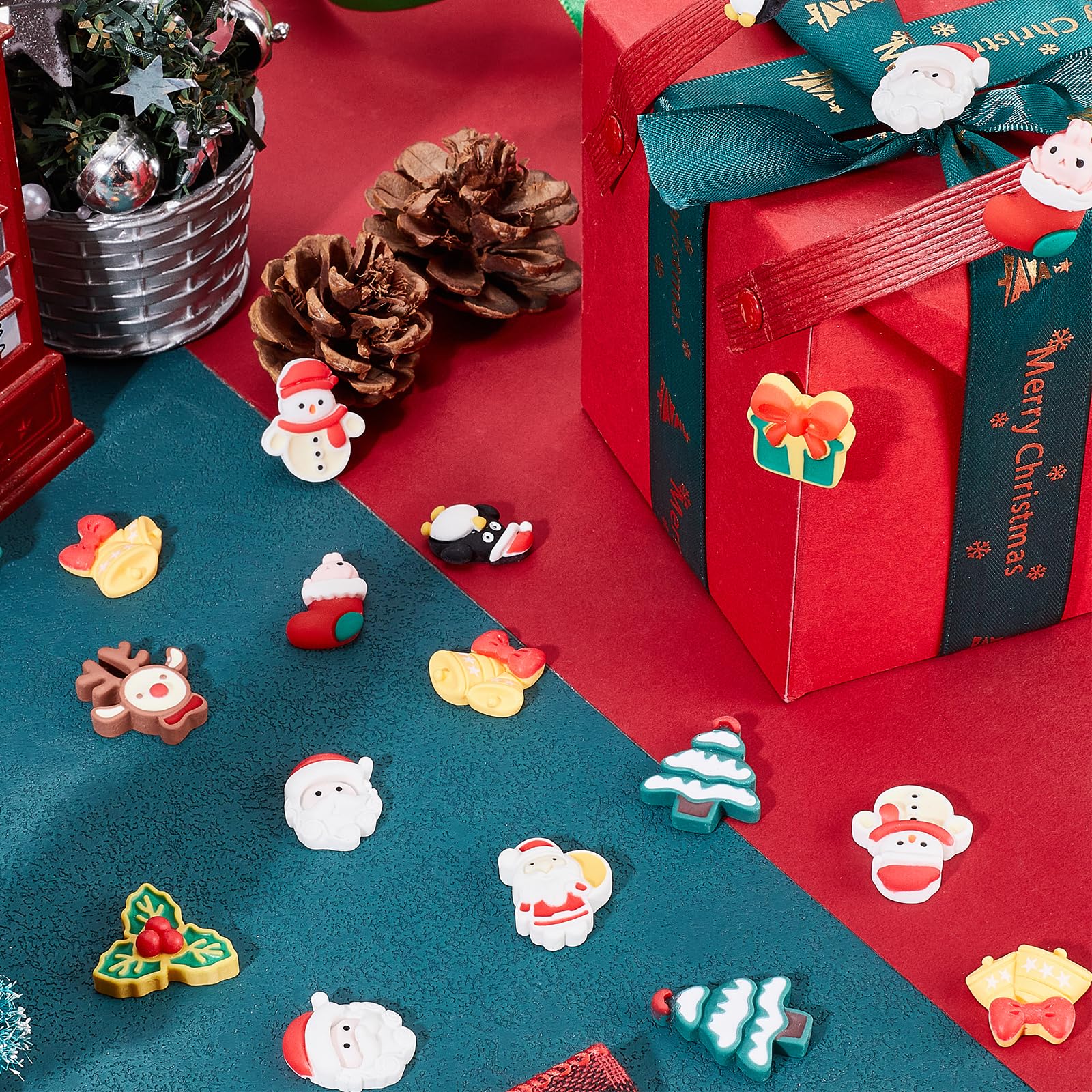 40-teiliges Set Weihnachts-Cabochons – 10 Verschiedene Motive (Schneemann, Elch, Weihnachtsbaum…) – Für DIY, Schmuck & Deko