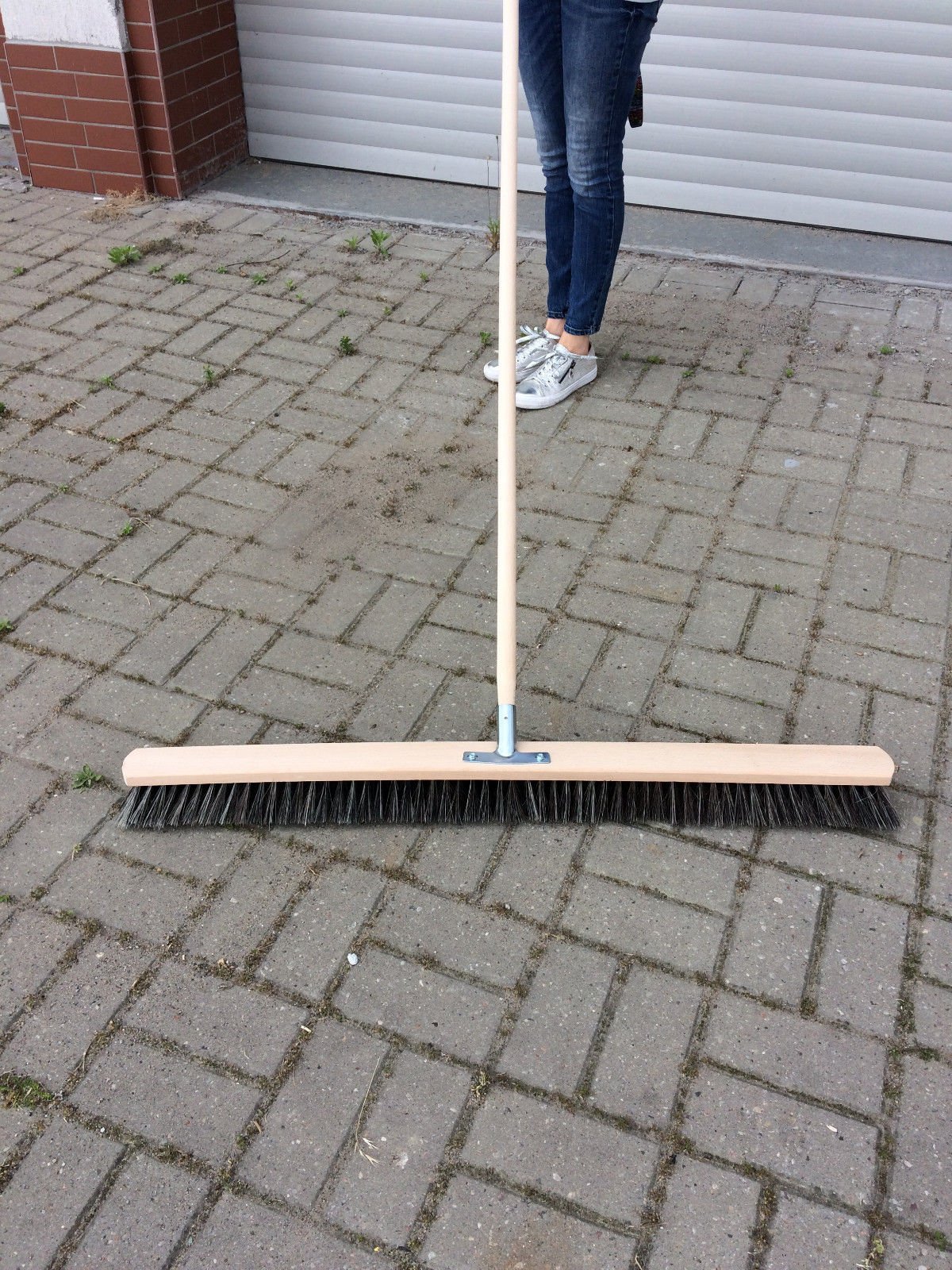 Straßenbesen 100 cm Breit & 150 cm Lang, Besen für Garage, Werkstatt, Halle oder Gehwege, Indoor & Outdoor Kehrbesen mit Bequemen Buchenholzstiel, Saalbesen
