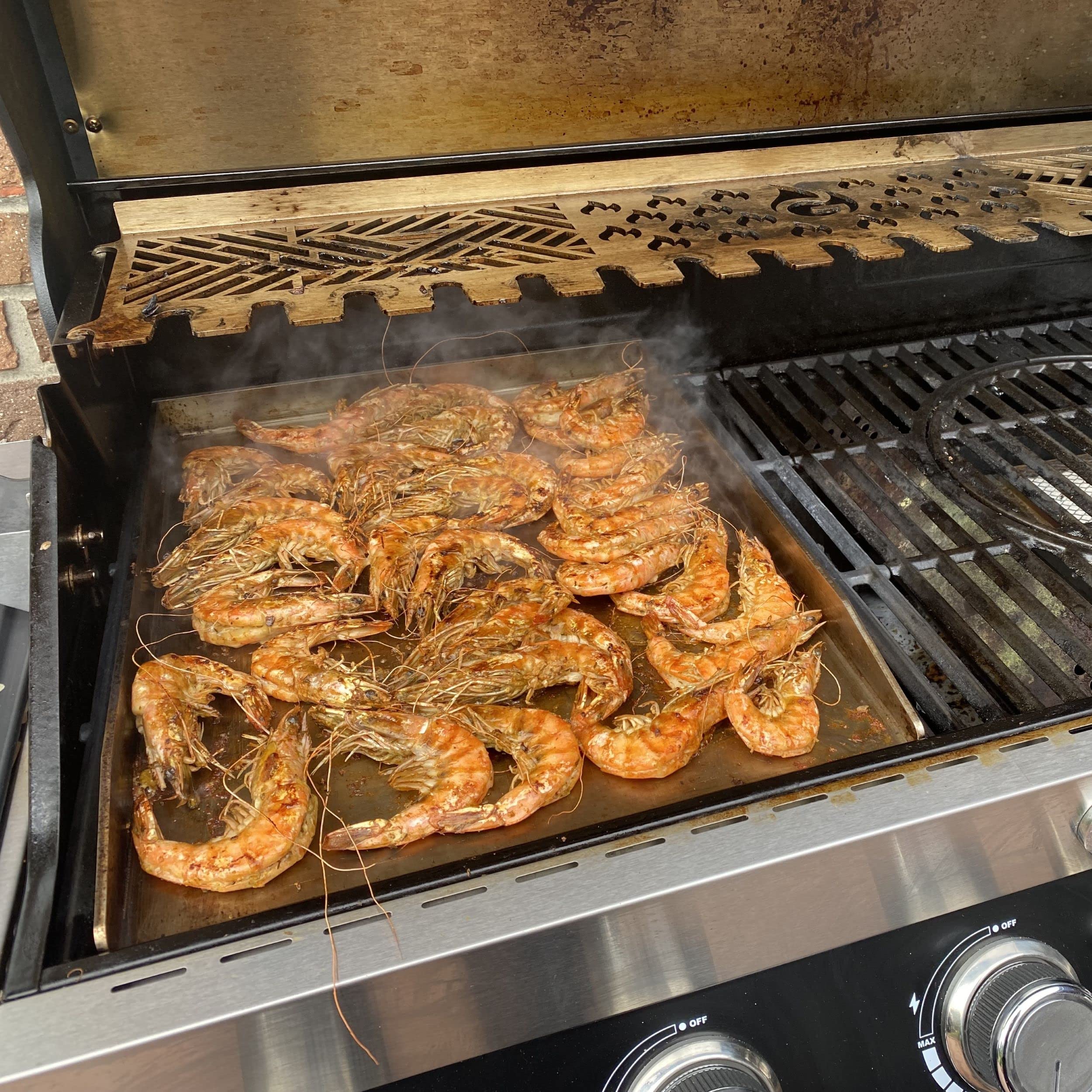 Grillrost.com Das Original Piastra Grill in Acciaio Inox | plancha 45x30cm - Adatta a Napoleon Rogue (con bruciatore Posteriore) | Massiccio 4mm