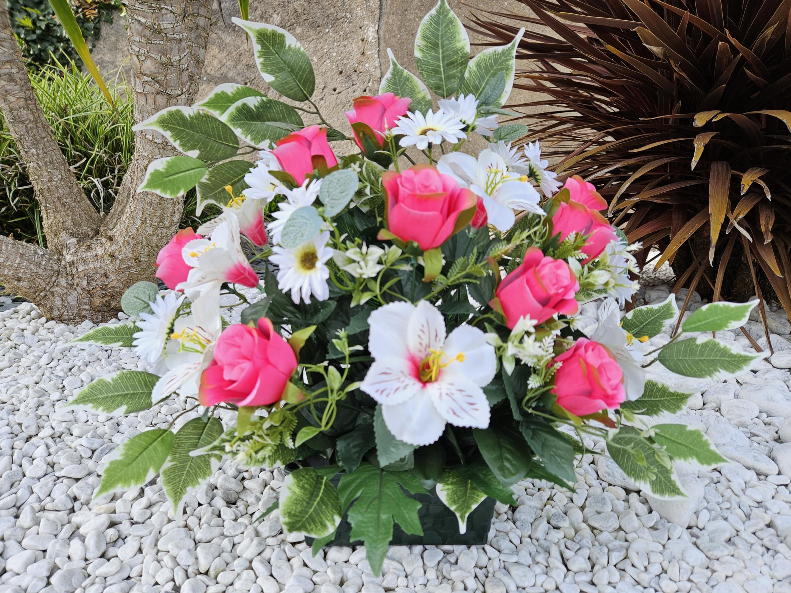 Composition de Fleurs Artificielles, Lesté Ciment pour Une Très Bonne Tenue à L' extérieur. Réalisé par Nos Soins.
