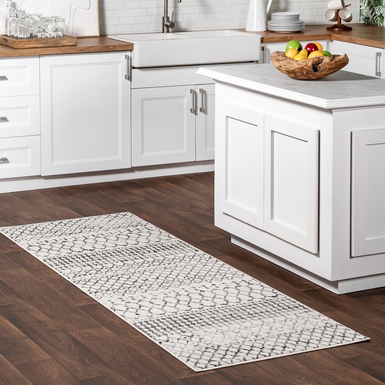 Nuloom Zola Grey/Cream, 2'8" x 8', Geometric Moroccan, Soft and Cozy, High Traffic, Stain Resistant, Easy Clean, Durable Area Rug for Bedroom, Living Room, Dining Space, Den, Foyer, Entryway