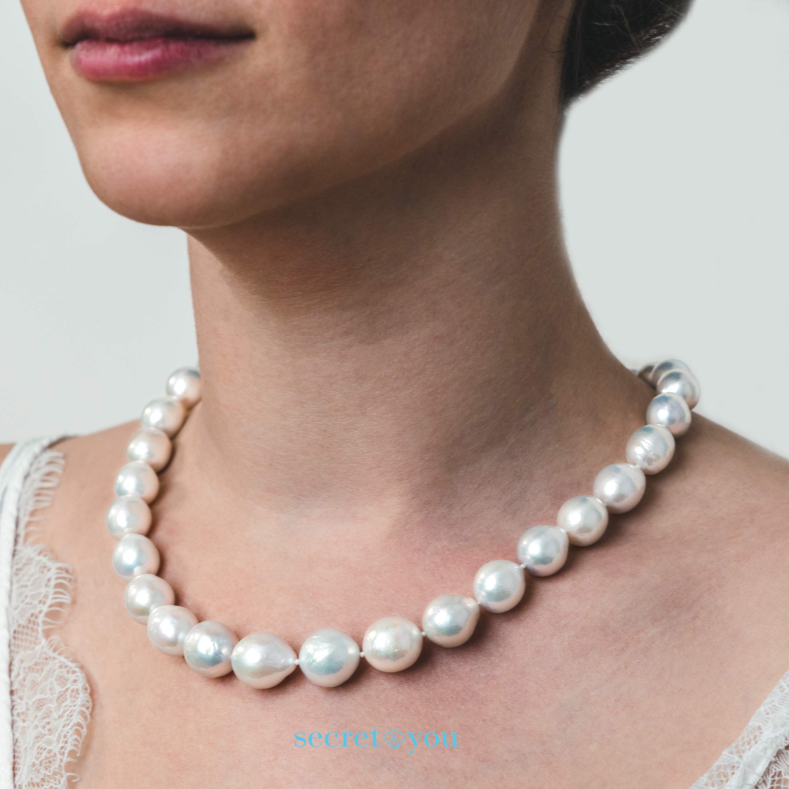 Secret & You Collar de Perlas de Mujer Cultivadas de Agua Dulce Barrocas Edison de 42 cm de largo Perlas Barrocas Grandes con nudo entre cada perla con cierre Plata de Ley.