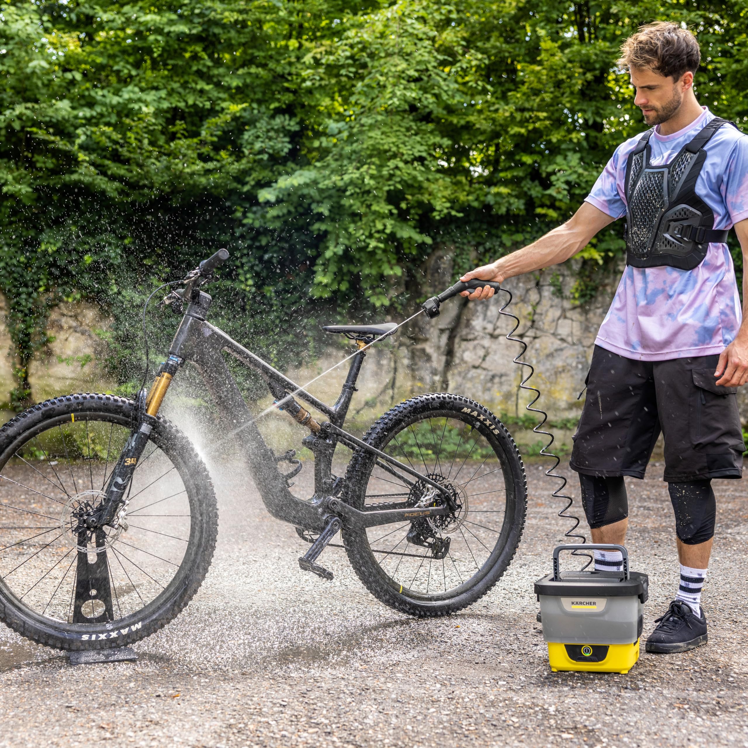Kärcher Mobile Outdoor Cleaner OC 4 + Adventure, Fördermenge: 2 l/min, Gewicht: 3,7 kg, Wassertank: 8 l, Lithium-Ionen-Akku, Spiralschlauch, Gerätefilter, Abnehmbarer Wassertank, Multi Jet 4-in-1