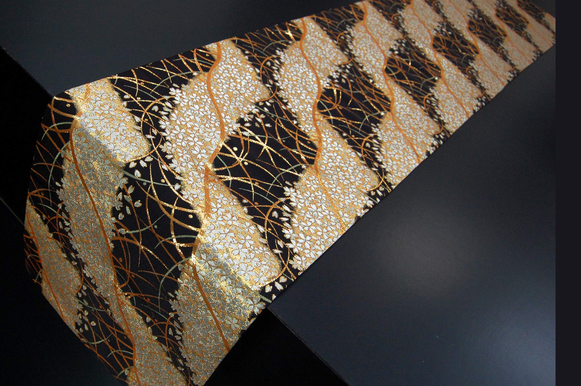 Amazon｜和風 着物テーブルランナー 帯の様な華やかさ パーディーや