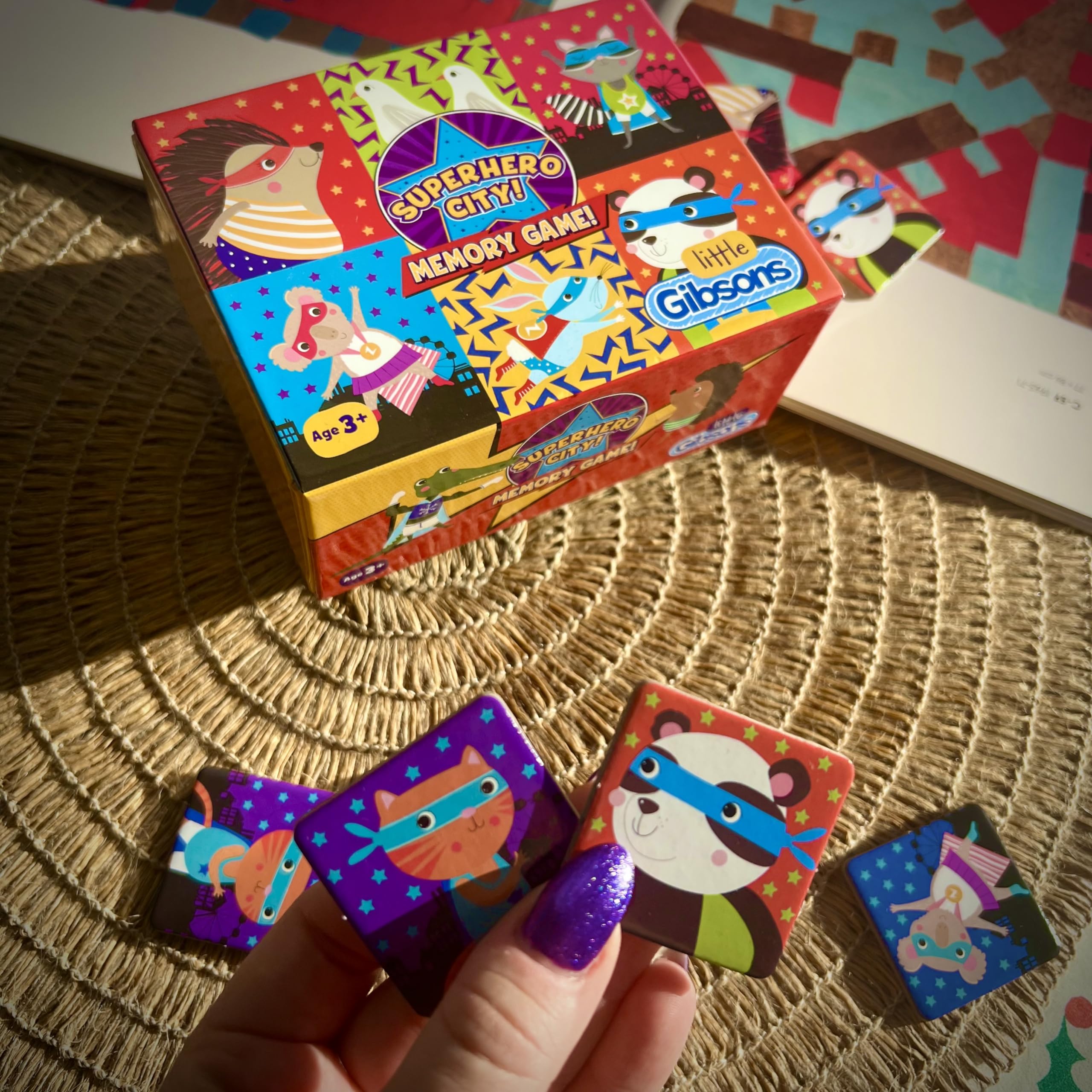 Gioco Di Memoria Little Gibsons Superhero City | Per Bambini, Cartoncino Resistente, Illustrazioni Colorate | Scatola 13x10x6 Cm, Regalo Educativo
