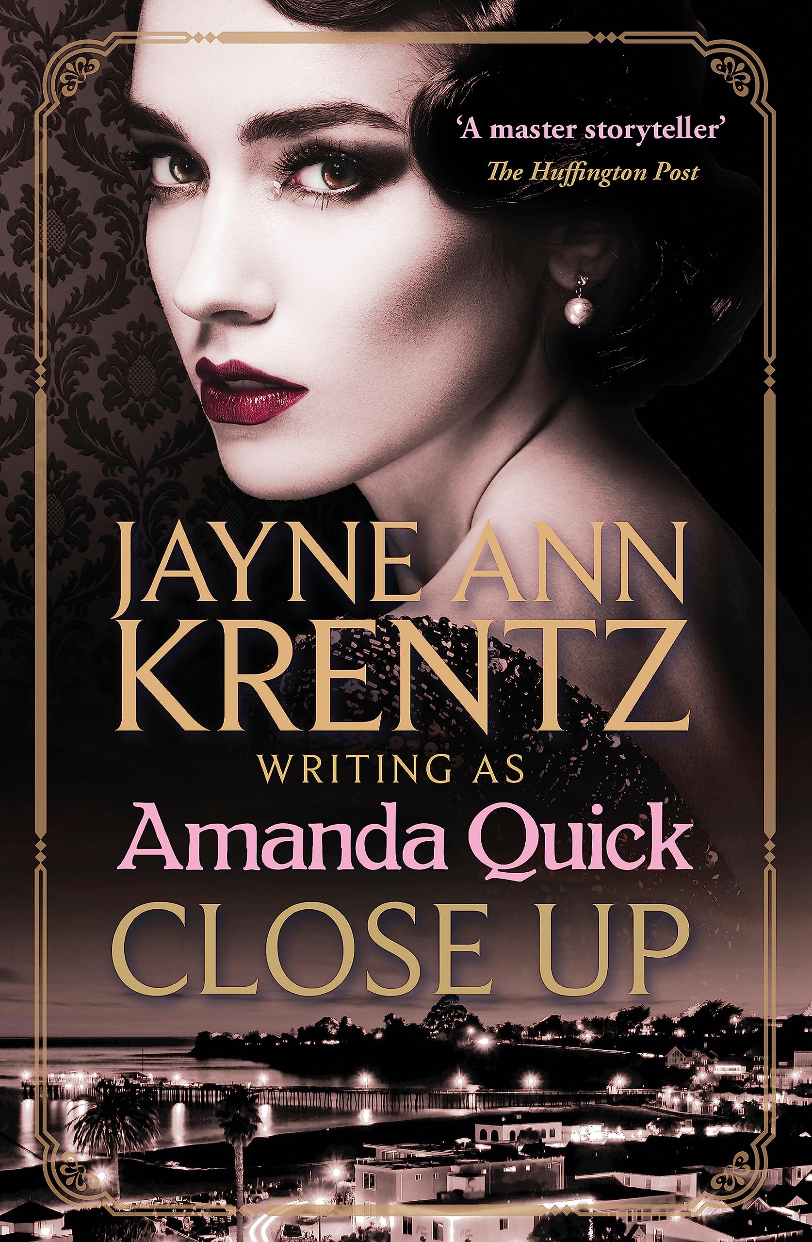 Close Up by . Amanda Quick (Paperback Book)