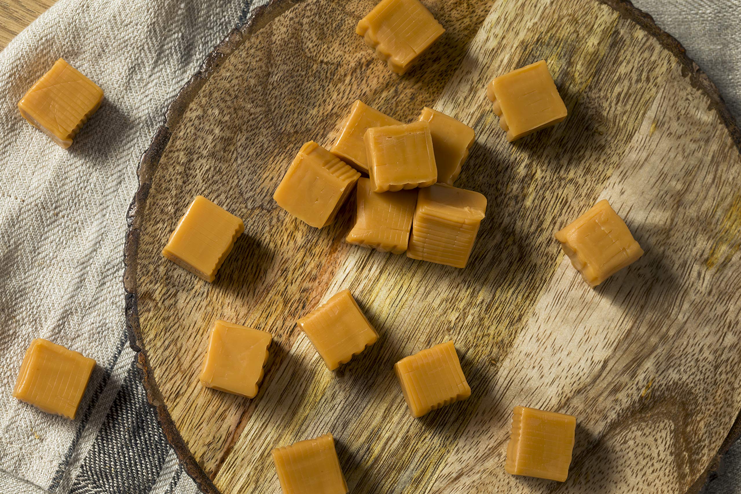 Yupik Creamy Caramels, 2.2 lb (35.2 oz), Gluten-Free, Individually Wrapped, Semi-Soft Candies, Caramel & Vanilla Flavor, Sweet Candy, Delicious Snacks, Ideal for Gifting, Halloween & Holidays