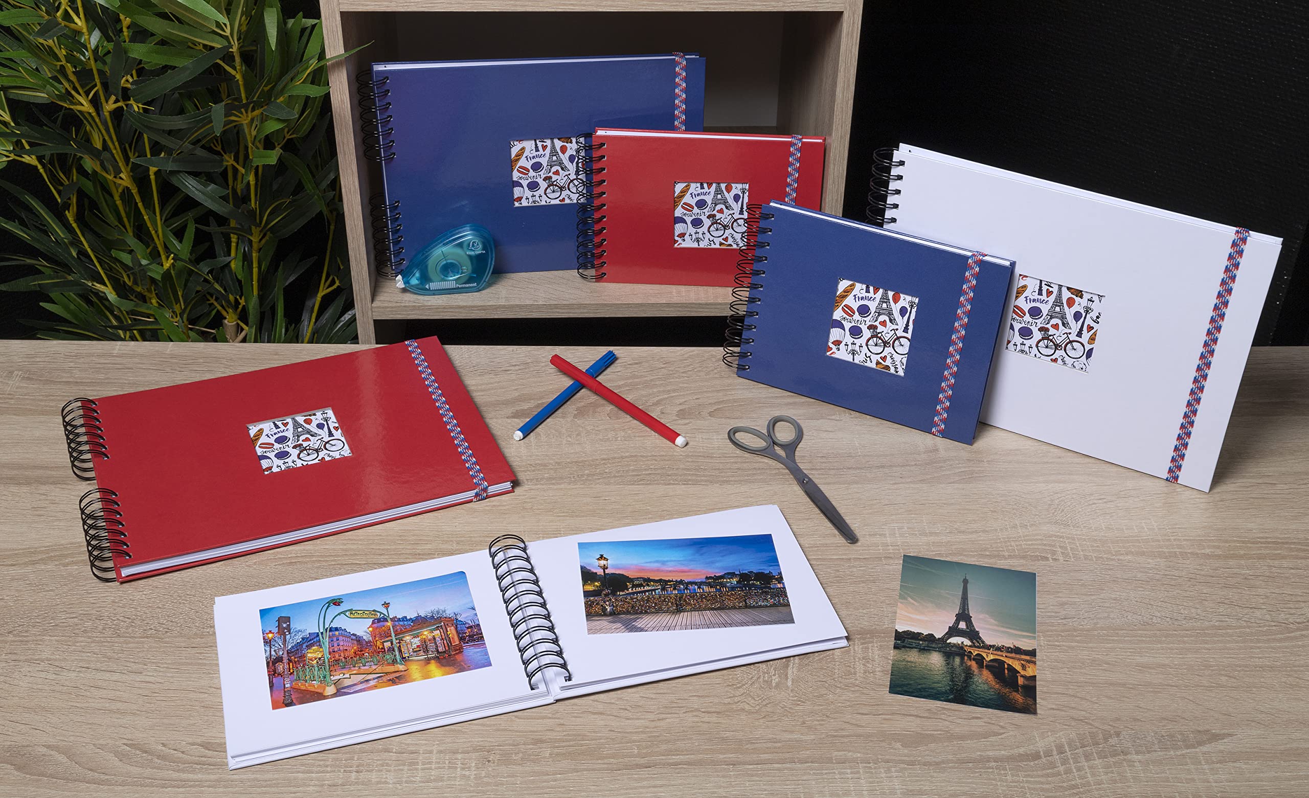 Exacompta 15133E Fotoalbum mit Spiralbindung FRENCH'CLASS 150 Fotos 50 weiße Seiten im Format 32 x 22 cm roter Einband aus beschichtetem Papier mit Gummiband zum Verschließen