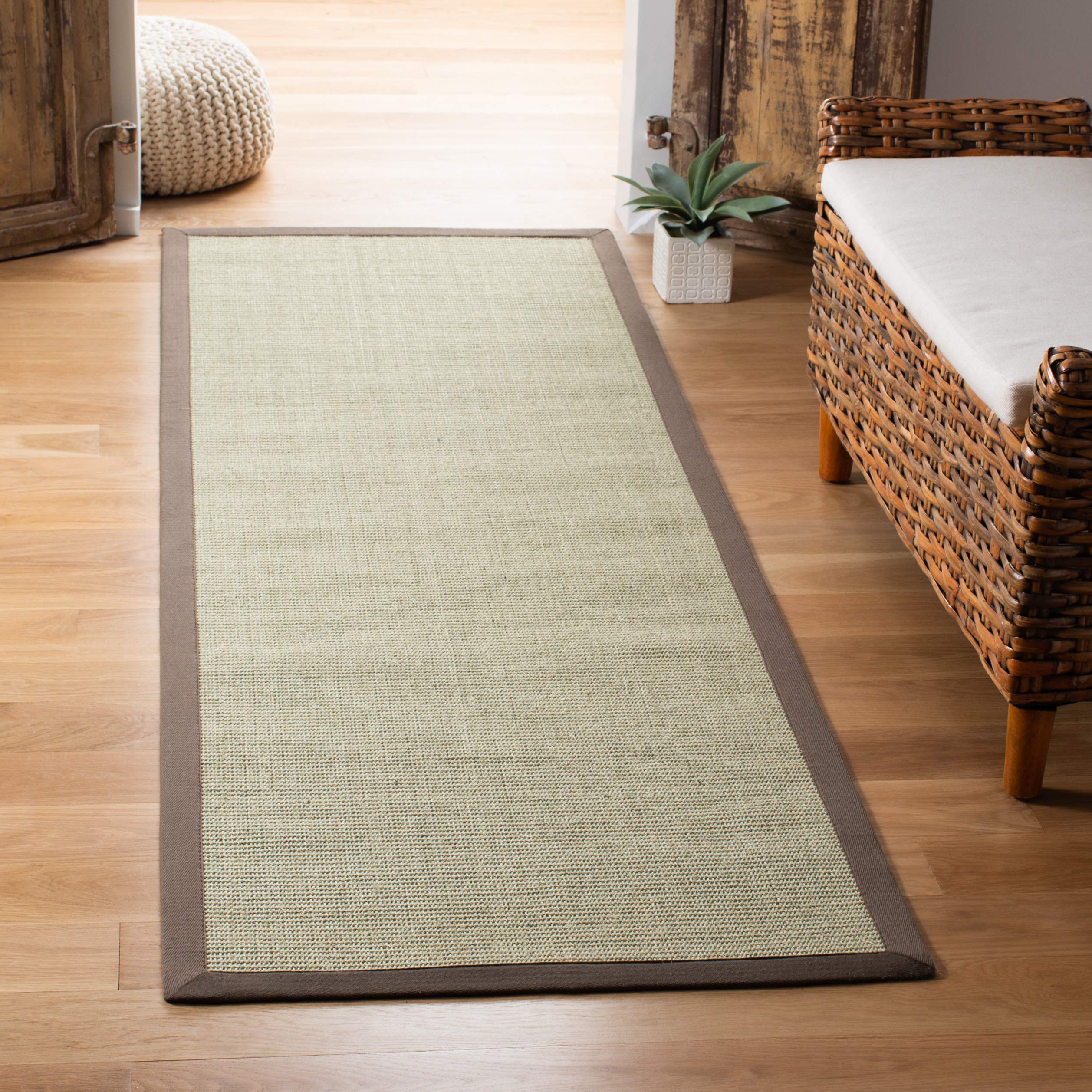 SAFAVIEH Tapis en Fibres Naturelles Salon, Salle à manger, Chambre à coucher - Natural Fiber Collection, Tapis à poil court, Taupe et Marron clair, 76 X 244 cm