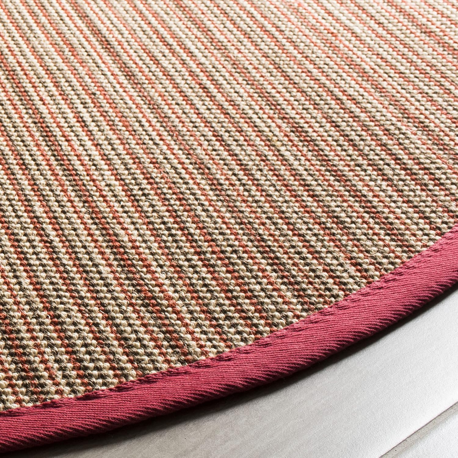 SAFAVIEH Natural Fiber Collection Area Rug - 6' Round, Brown & Red, Border Stripe Sisal Design, Easy Care, Ideal for High Traffic Areas in Living Room, Bedroom (NF132B)
