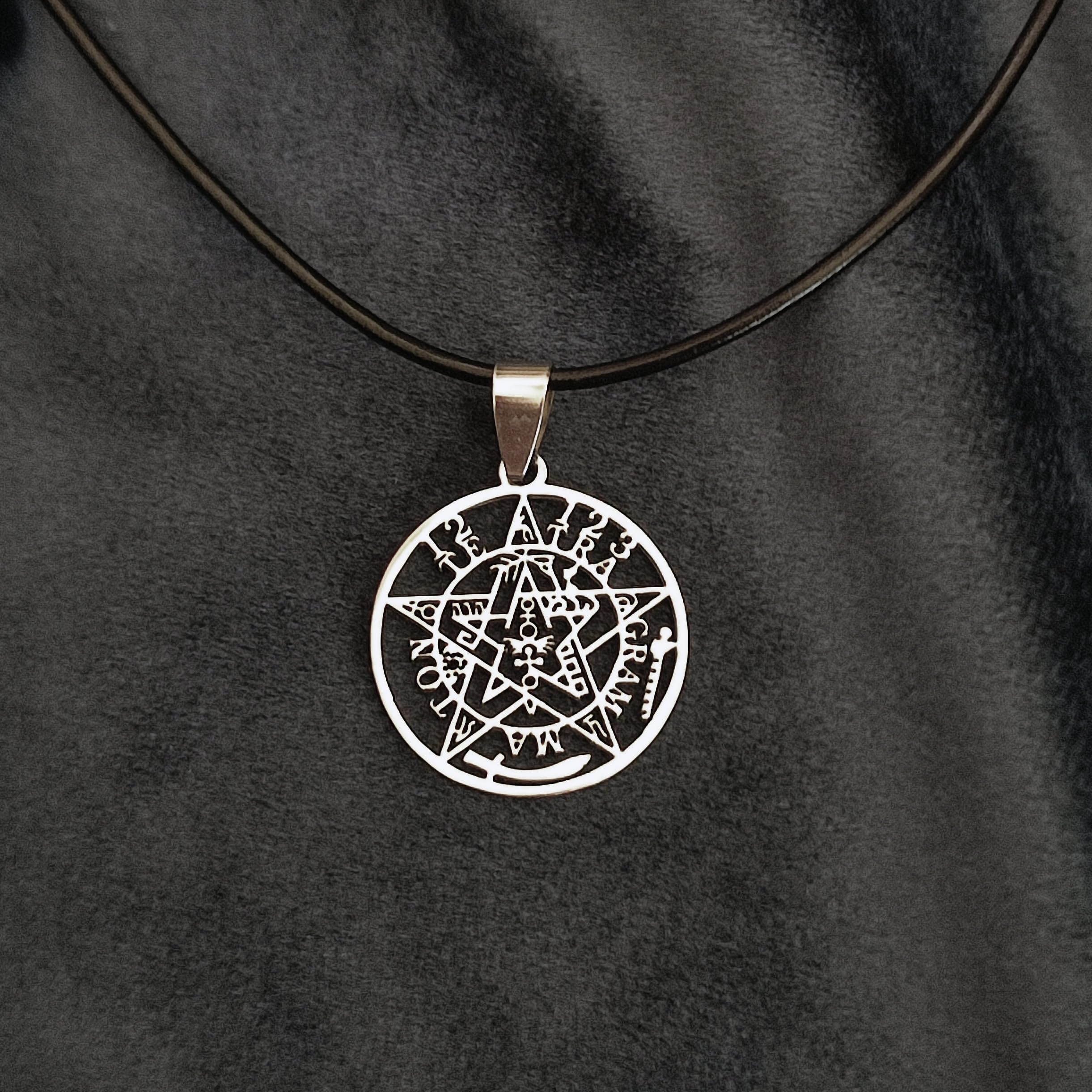 SIMBOLIKS Tetragramaton Colgante Acero Inoxidable Ojo de Tigre Cuarzo Incienso Vela Medalla Pentagrama Tetragrammaton Joyería Religiosa Amuleto de protección mal de ojo Wicca Regalo Hombre