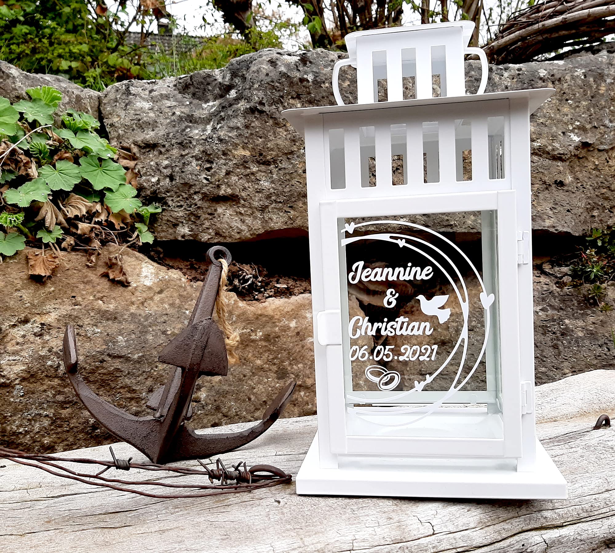Kilala Laterne Hochzeit mit Namen und Datum weiß 28 cm, Hochzeitsgeschenk für Brautpaar, aus Edelstahl mit Magnetverschluss