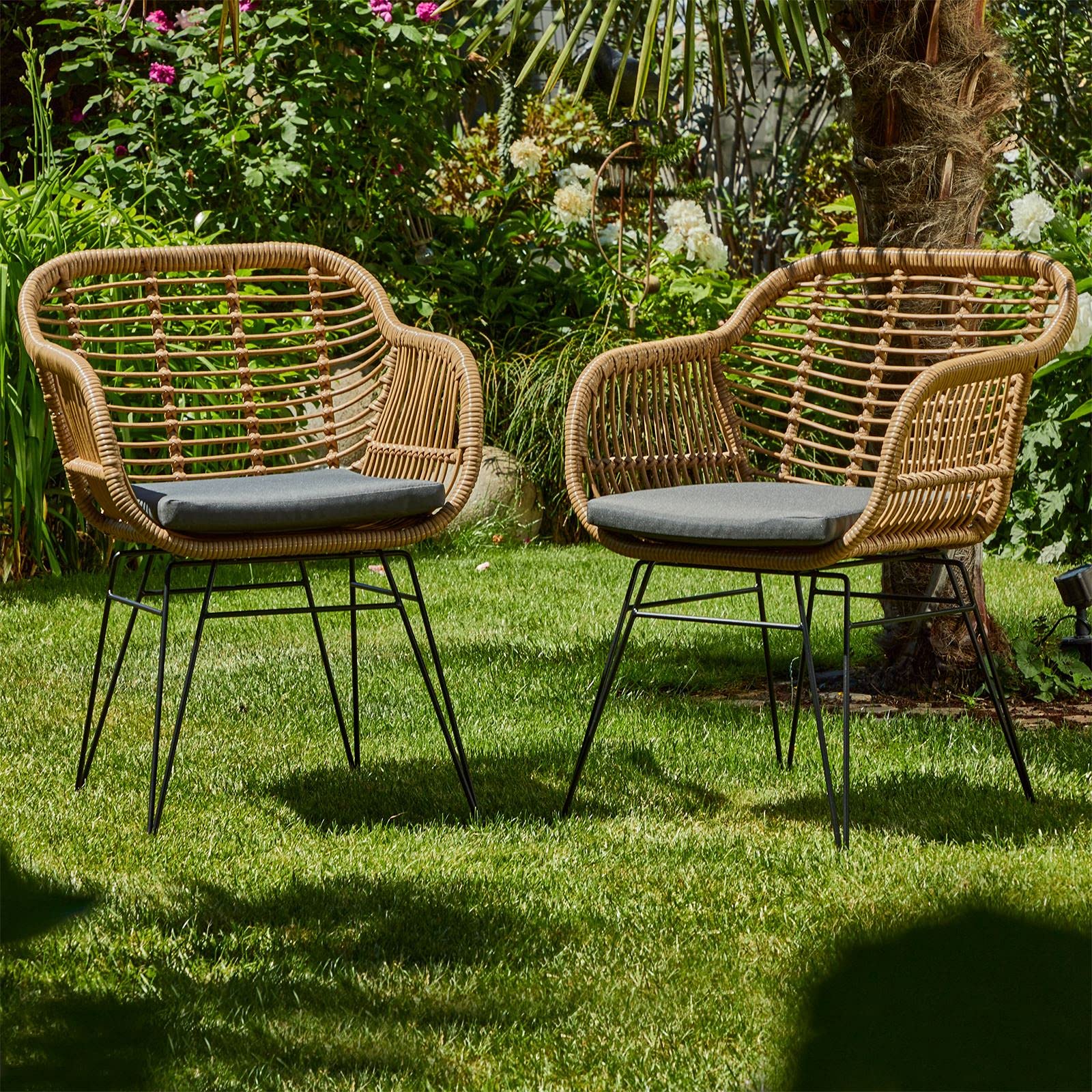 IDIMEX Gartenstuhl Paramo im 2er Set - Korbstuhl aus Polyrattan, Outdoor Stuhl mit gemütlichem Sitzkissen, moderner Esszimmerstuhl