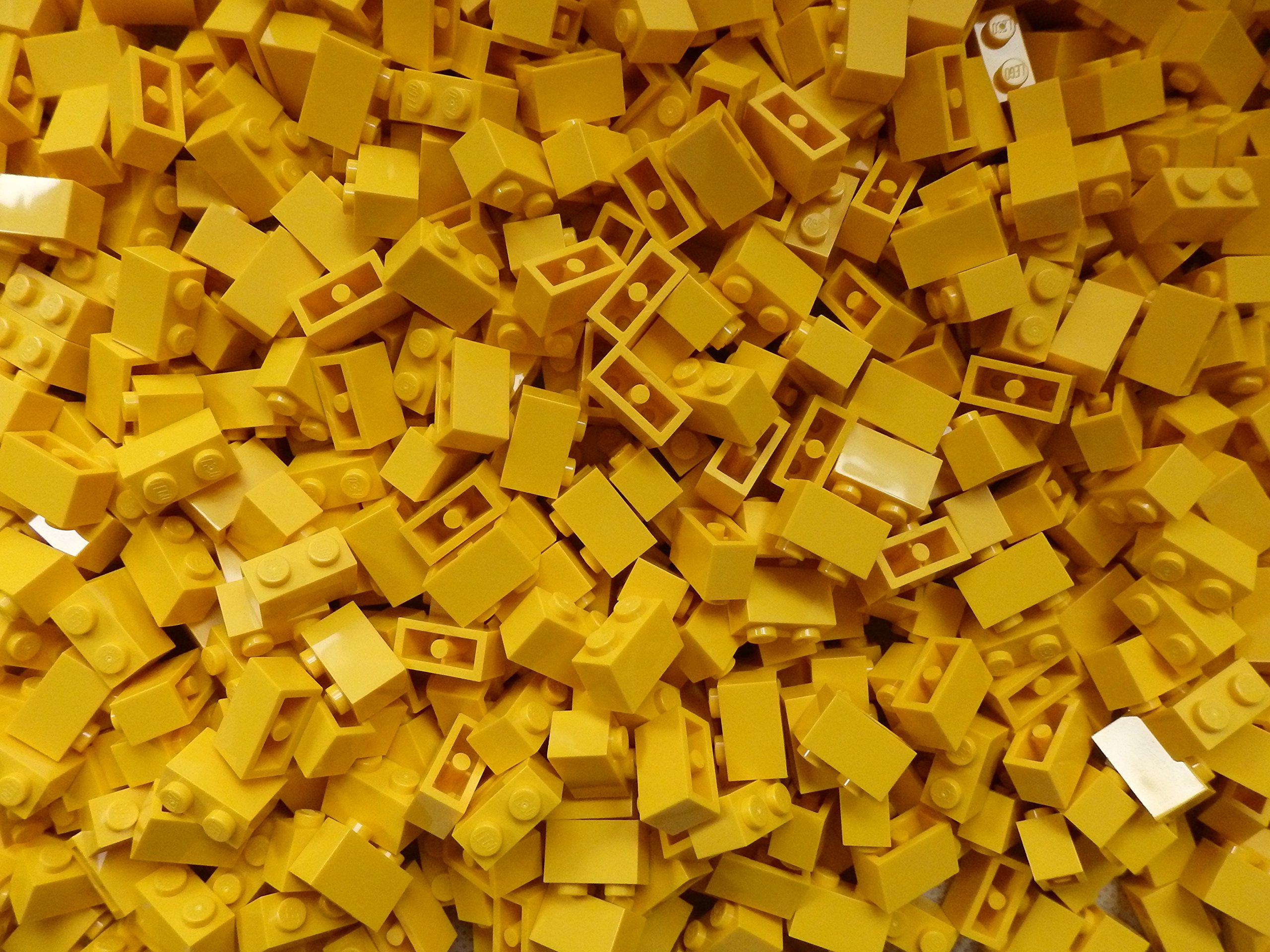 Bricks: Yellow 1x2. Part 3004 (X 100)