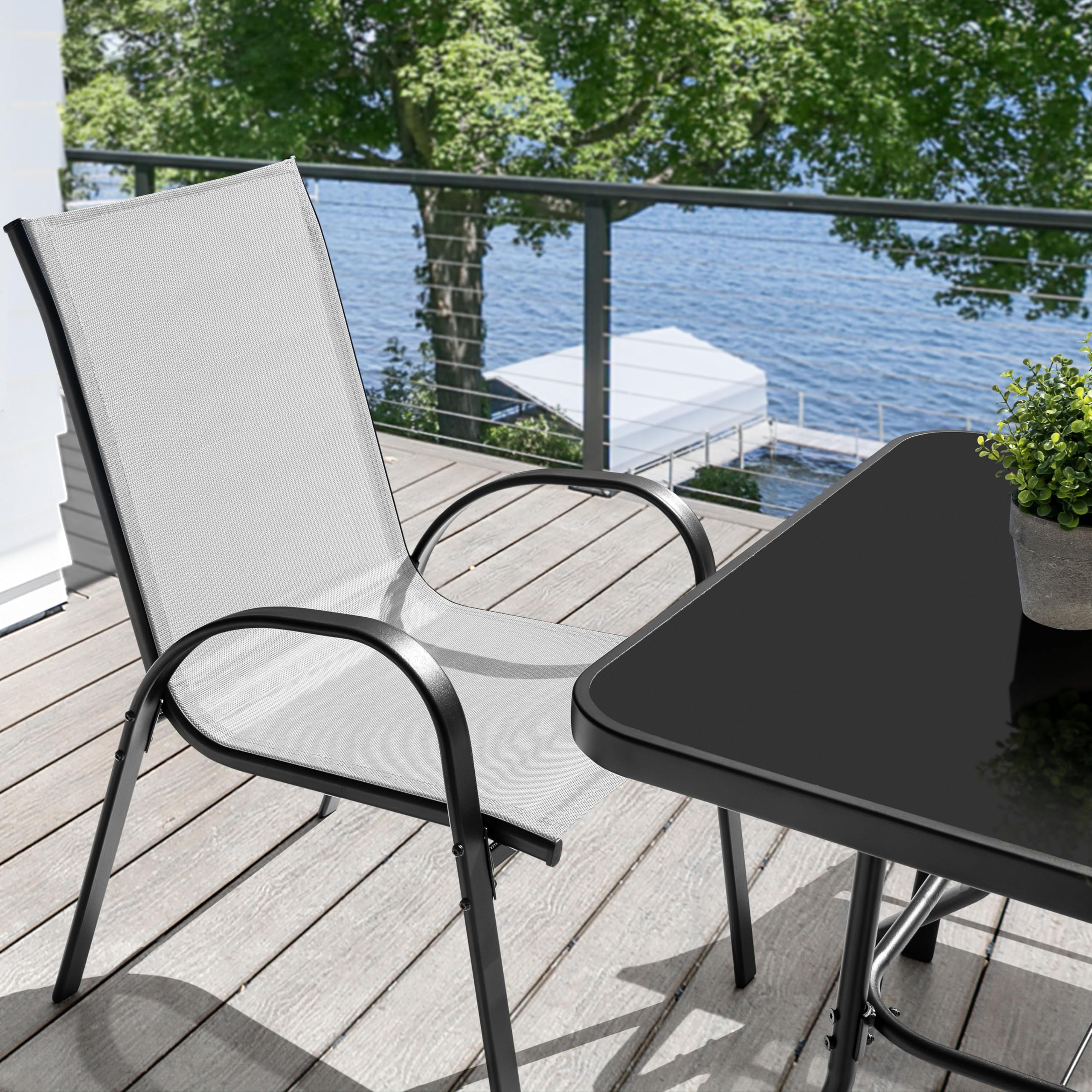 Avestar 5-teiliges Gartenmöbel Set, Garten-Essset für 4 Personen, 4 stapelbare Stühle und EIN quadratischer Tisch aus Metell, für Rasen, Balkon, Garten, grau und schwarz