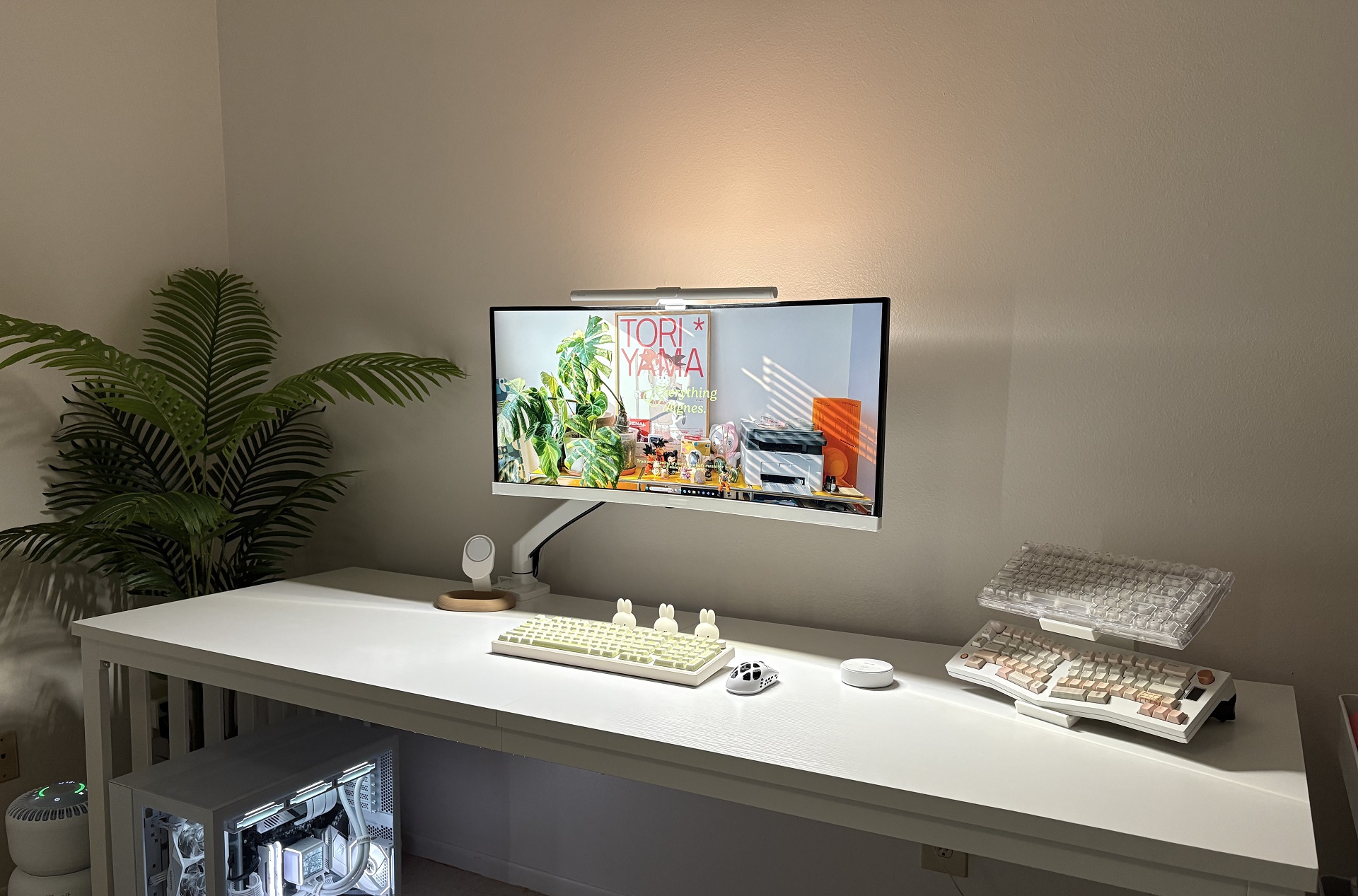 Image of Quntis Monitor Light Bar with Remote, Eye-Care No Glare, Space Saving Home Office Desk Lamp, White, Stepless Dimming, Easy Setup LED Computer Light Backlight for Curved Gaming Monitors Reading Study