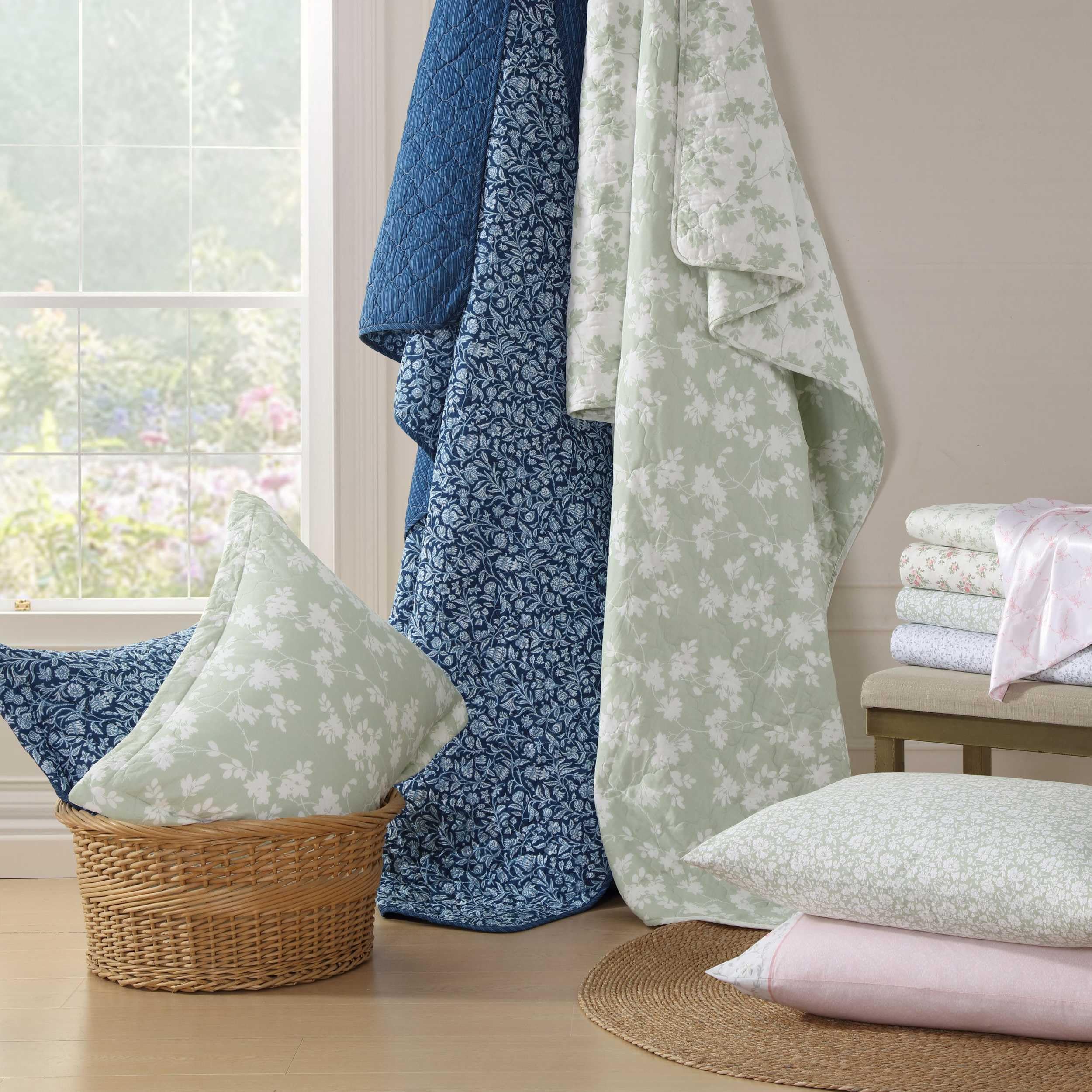 Amazon｜Laura Ashley - ユーロシャム、コントラストボーダー付き