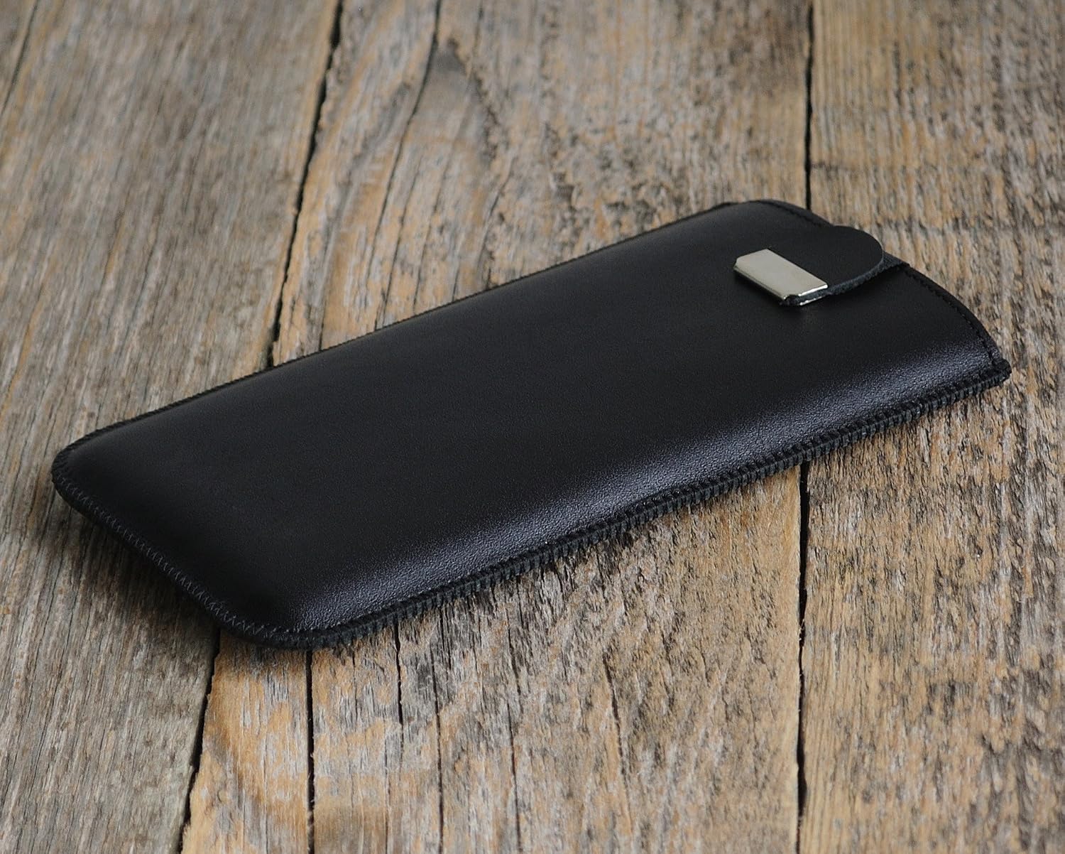 Case compatible with iPhone 16 Pro, made in Europe, Italian black Leather