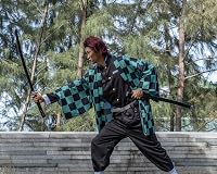 57 SPECIAL REPLICAS Demon Slayer Katana Fa Kard 105 cm - Tanjiro Kamado Bambusz Bokken Övvel és Állvánnyal - Anime Cosplay Kellék 5
