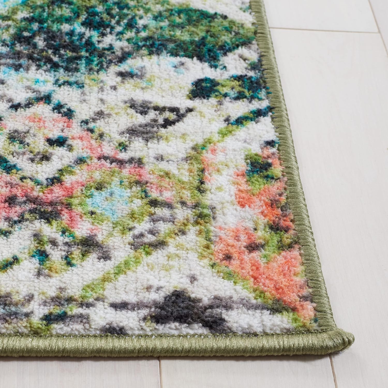 SAFAVIEH Washable Rug Riviera Collection - 5'5" x 7'7", Green & Light Blue, Slip Resistant & Easy to Clean, Ideal for Living Room, Bedroom, Office, Kids Playroom, Dining Space (RIV117Y)