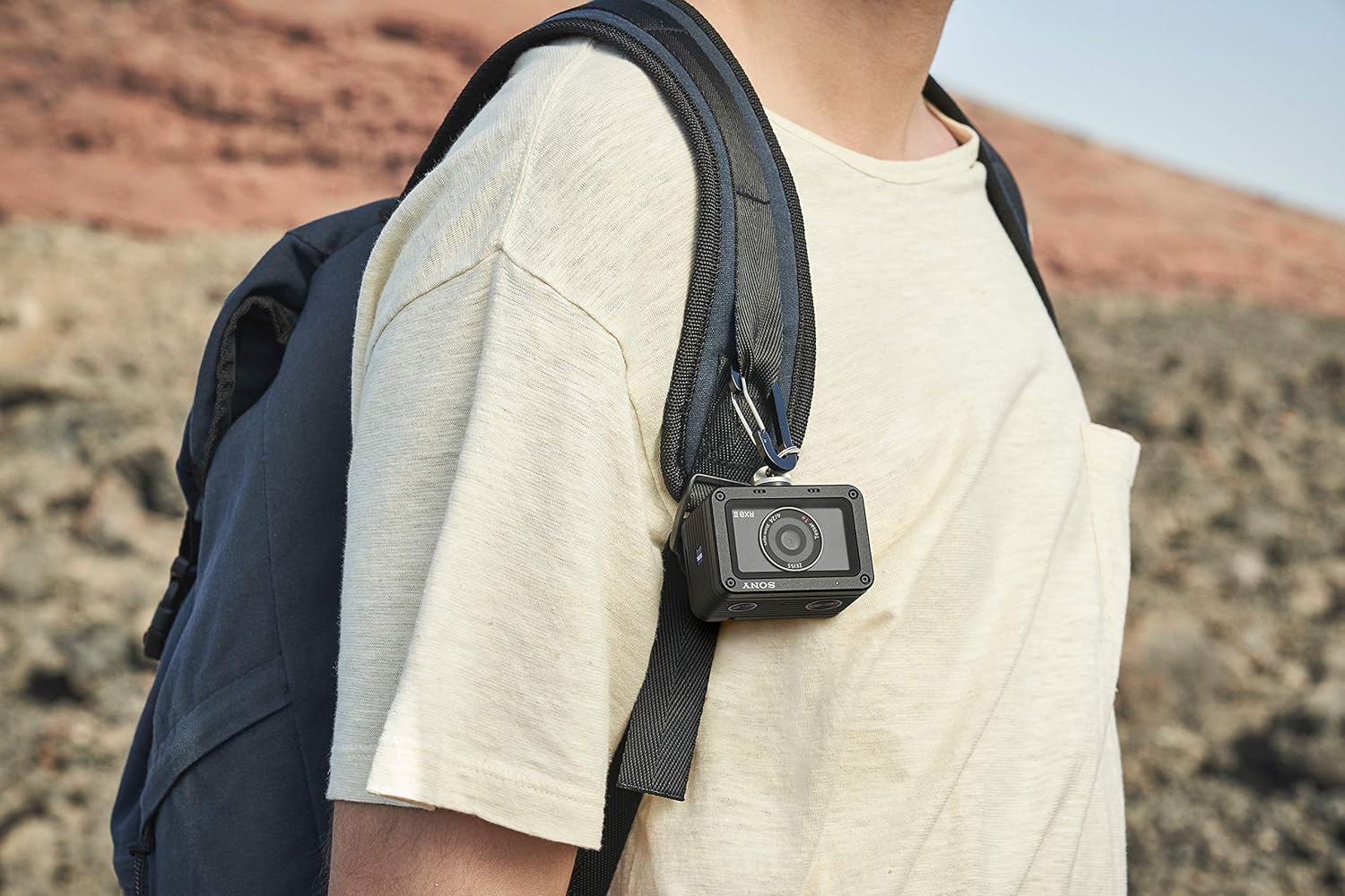 Sony RX0 II Creator Kit Fotocamera Digitale Compatta con Grip VCT-SGR1, Sensore da 1.0, Ottica 24mm F4.0 Zeiss, Waterproof, Video 4K, Schermo LCD Regolabile : Amazon.it: Elettronica Sony RX0 II Creator Kit Fotocamera Digitale Compatta con Grip VCT-SGR1, Sensore da 1.0, Ottica 24mm F4.0 Zeiss, Waterproof, Video 4K, Schermo LCD Regolabile : Amazon.it: Elettronica