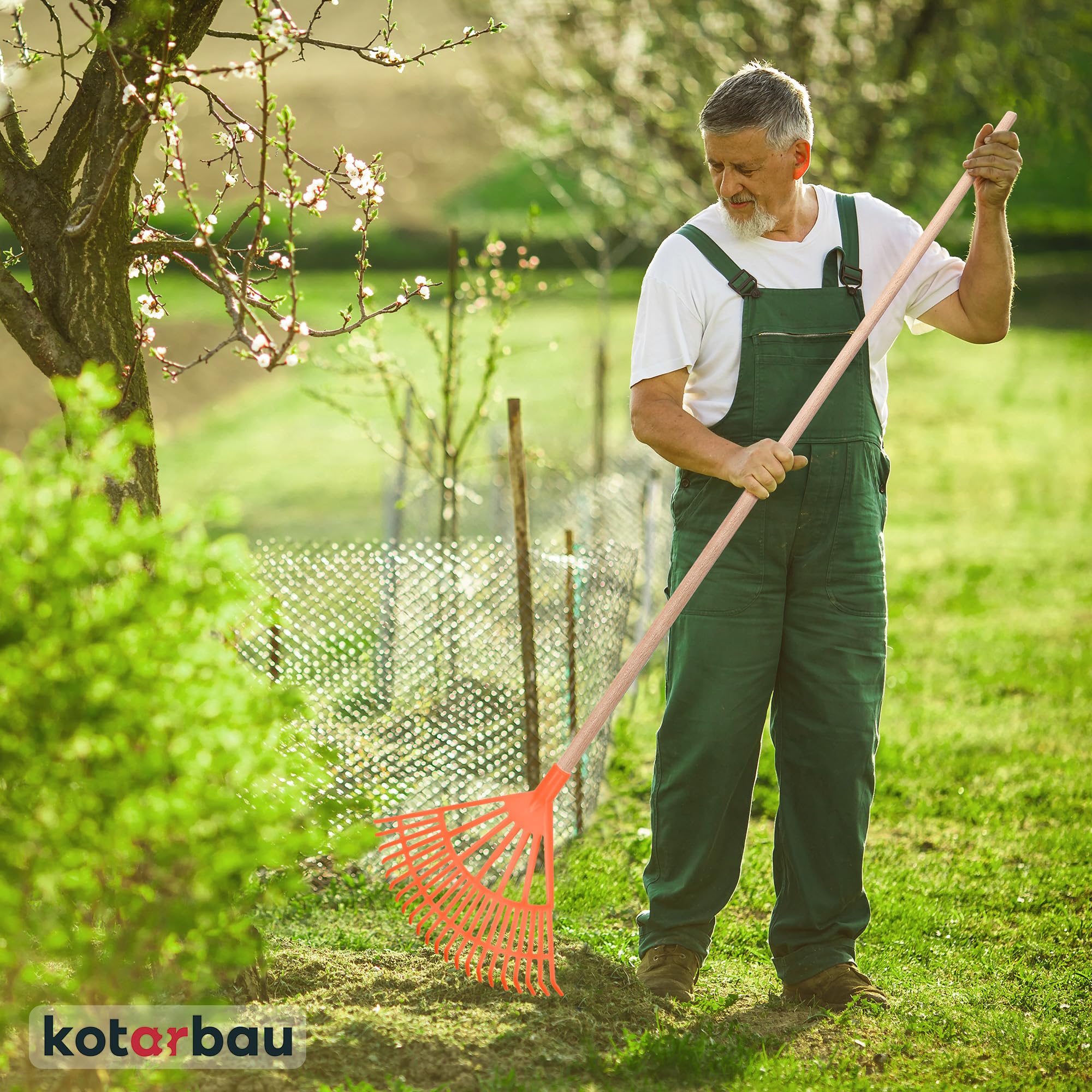 KOTARBAU® Rateau à Feuilles - Plastique - 44 cm - Orange - avec Manche - Râteau Jardin - Balai à Gazon - Ramasse Feuilles - Léger - Résistant - Entretien Jardin