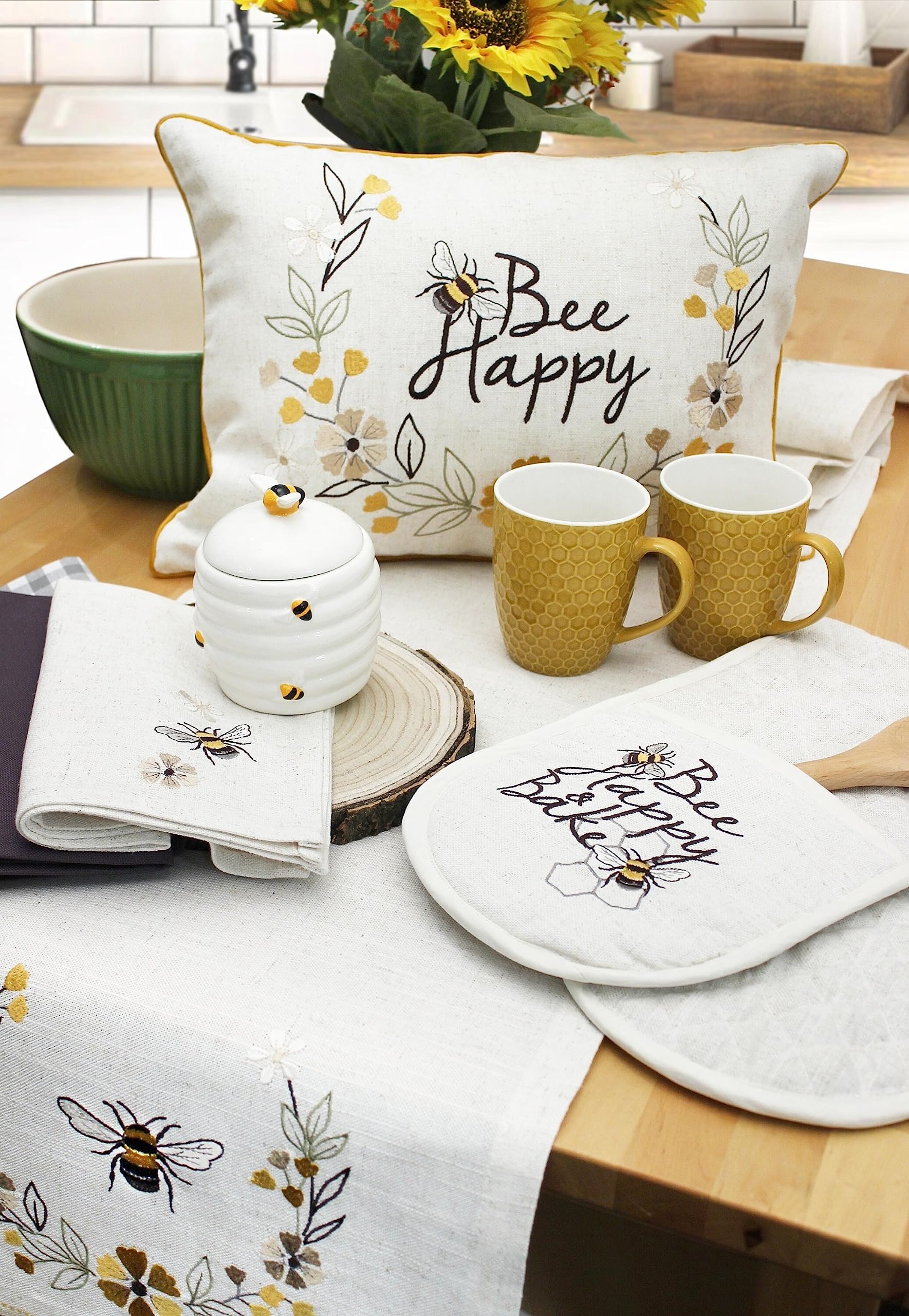 Peggy Wilkins "Happy Bee" Design with matching Table Runners, Napkins, Cushions (Table Runner)