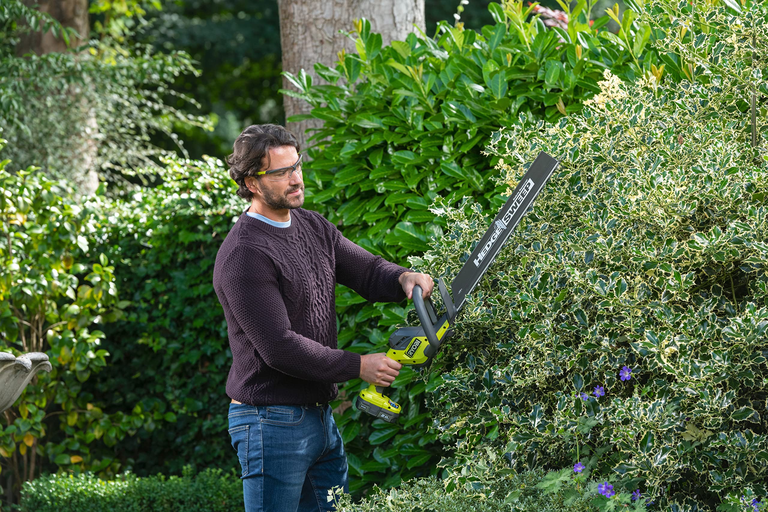 RYOBI 18 V ONE+ Akku-Heckenschere RY18HT50A-120, 50 cm Klinge, 24 mm Messerabstand, inkl. 2,0 Ah Akku und Ladegerät