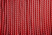 Vista 4 de Red Vines Giros de regaliz, sabor rojo original, caramelo suave y masticable, 4 onzas (paquete de 24)