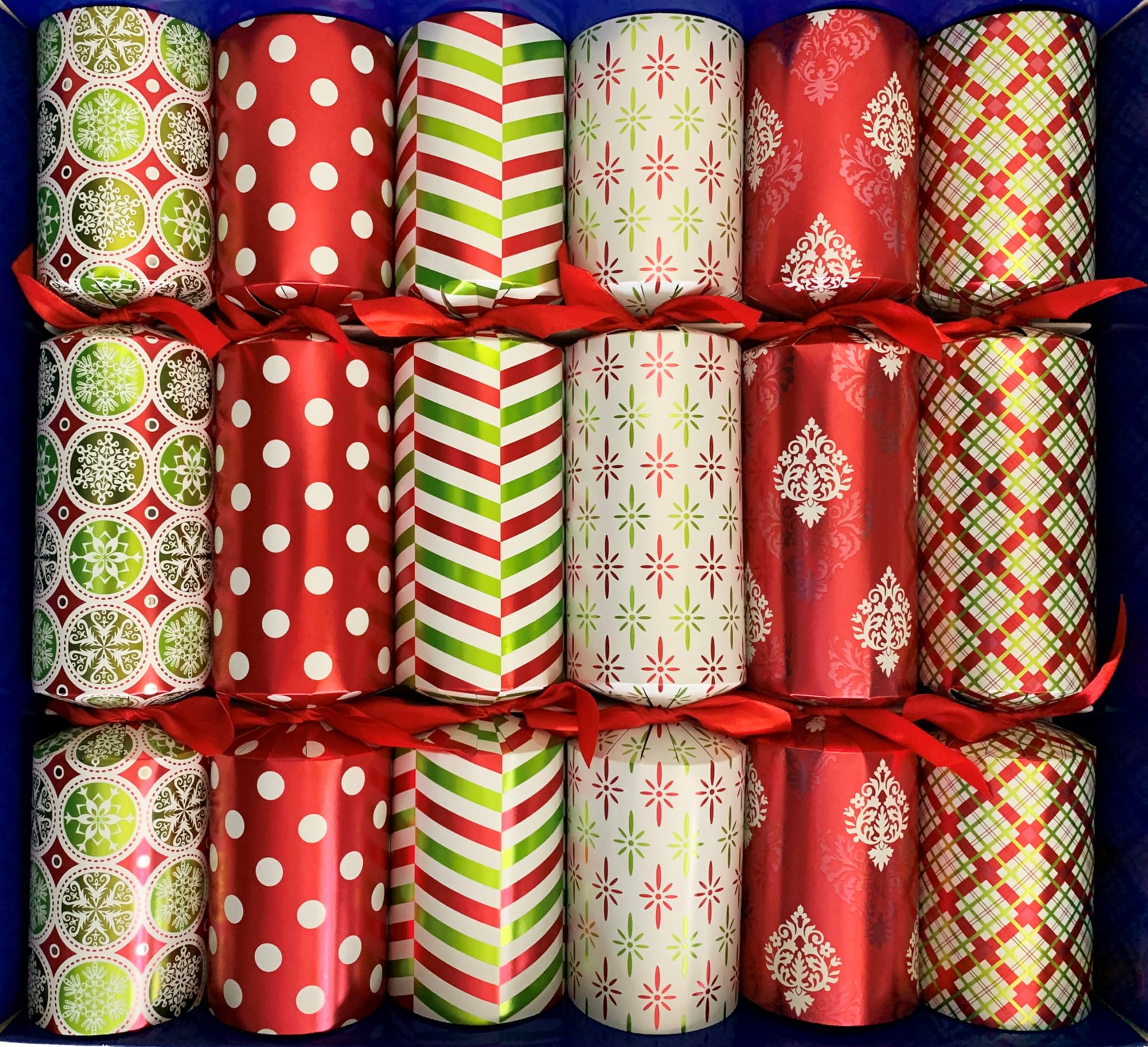 Crackers Ltd Family Size Large Selection Box of Christmas Crackers - with woodland animal themed gifts, Multicolor - Image 4