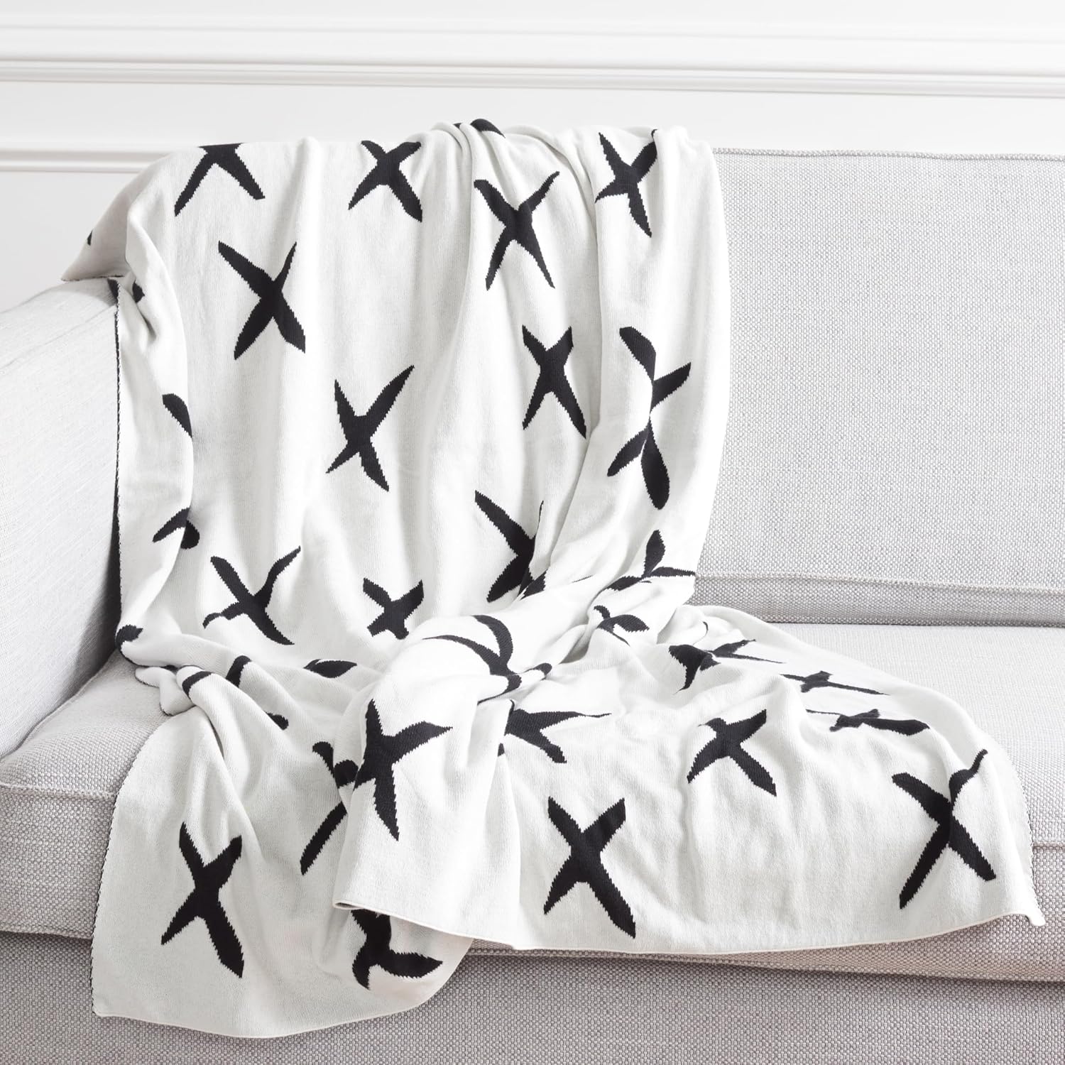 SAFAVIEH Home Collection Alto Black/Ivory Cotton 50 x 60 Decorative Accent Throw Blanket