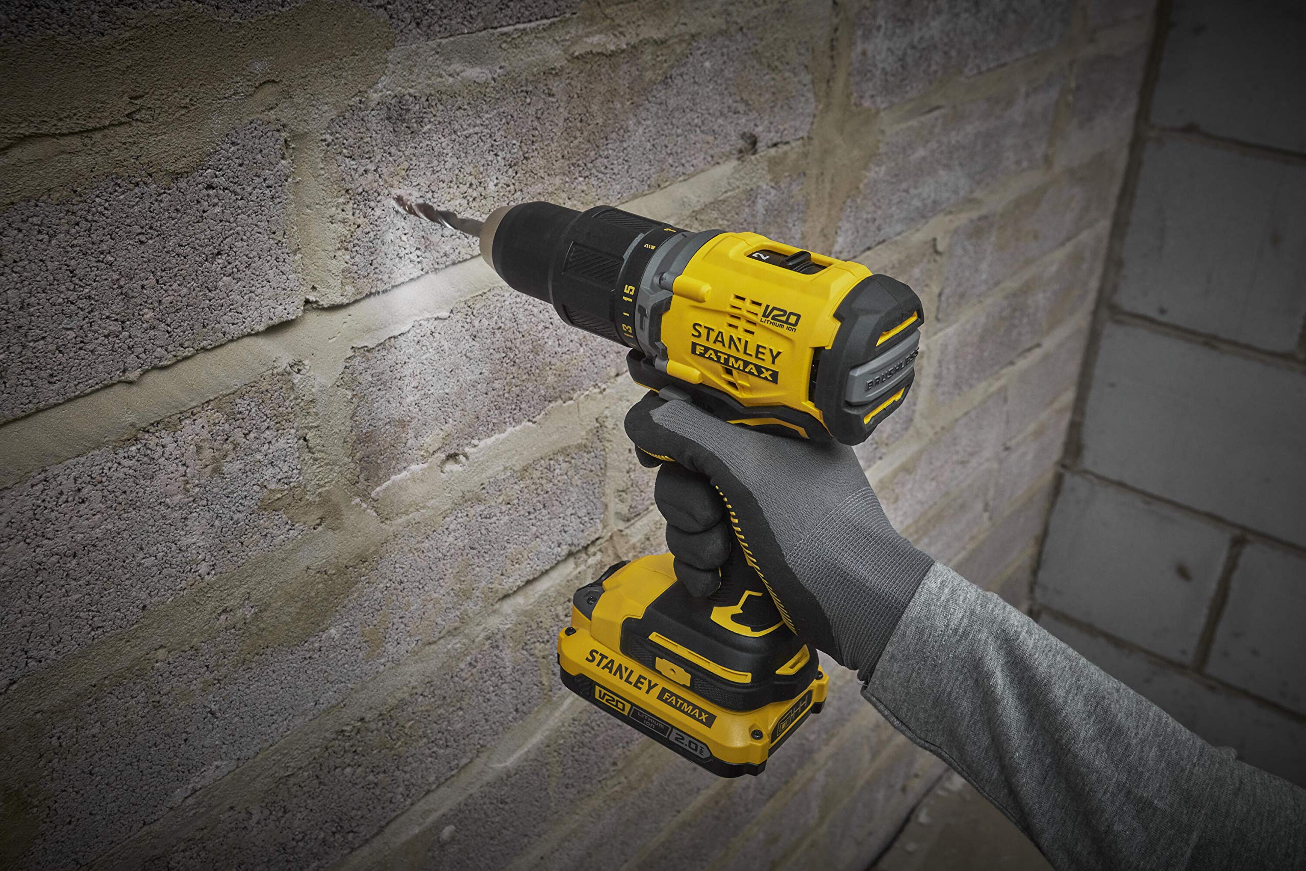 STANLEY SFMCD715D2K-QW Taladro Percutor V20 LI-Ion 18V Brushless con 2 Baterías 2Ah Inlcuye Cargador y Maletín