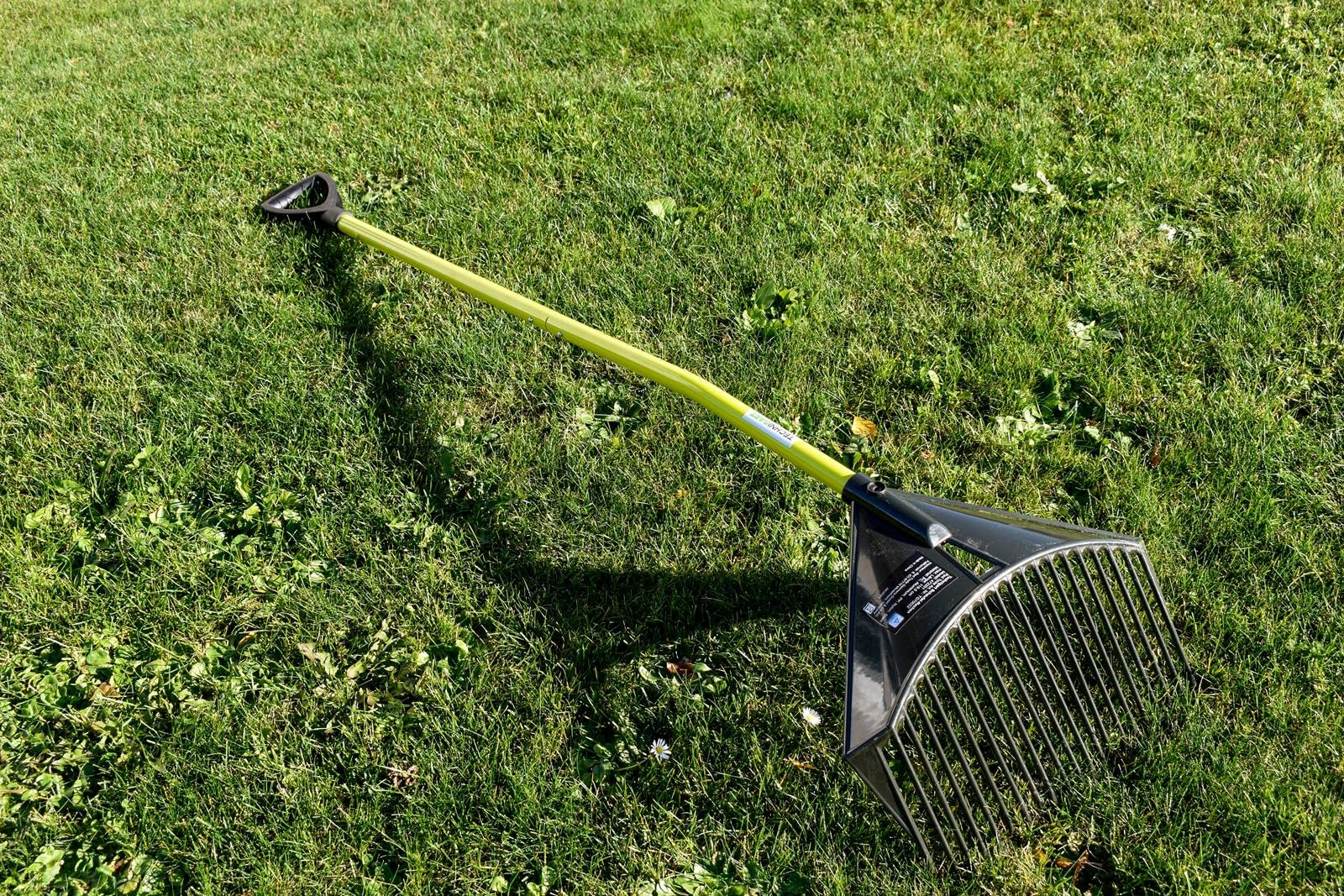 Schaufel-Rechen - Garten Harke mit Stiel - Geeignet als Schaufel, Rechen, Harke & Laubbesen 120x41cm - Kunststoff Idealer Helfer im Garten
