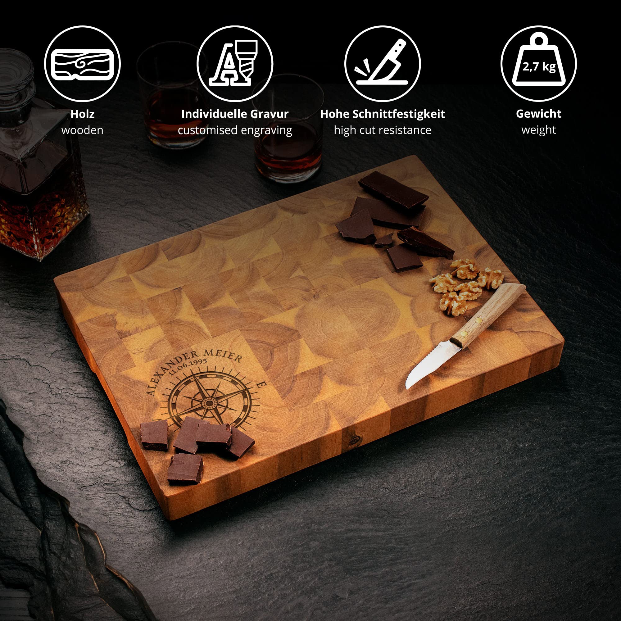 Casa Vivente Schneideblock aus Holz mit Personalisierter Namensgravur, Kompass Datum, Edles Servierbrett zum Geburtstag, Küchenzubehör für Genießer, 42x30x4 cm