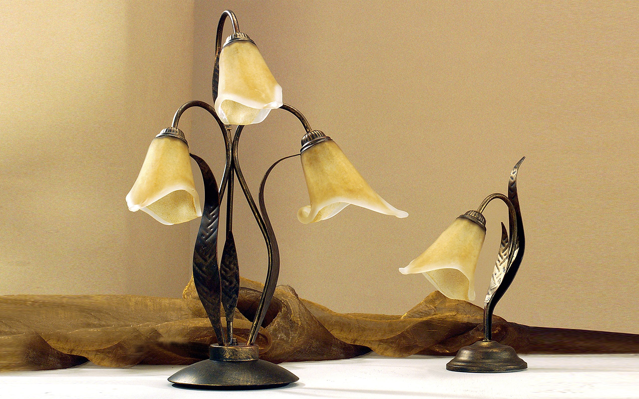 ONLI - Lampe de table 3 lumières en métal marron avec nuances dorées et verres ambre