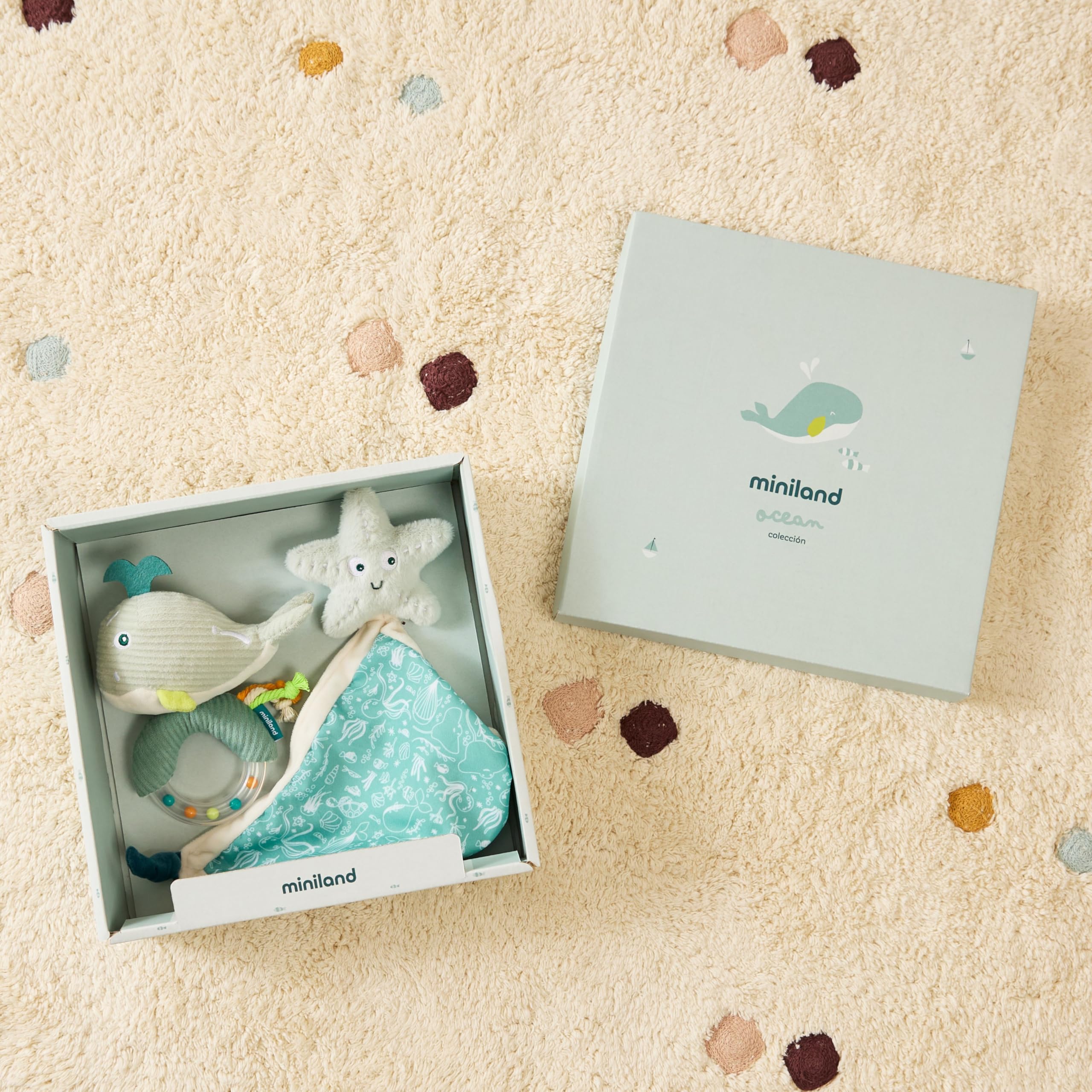 Miniland Pack Regalo Bebé Recién Nacido, Set Doudou y Sonajero Sensorial, Juguete de Apego Suave y Seguro 100% Lavable, Ideal Canastilla y Baby Shower, 0 Meses, Verde | Ocean