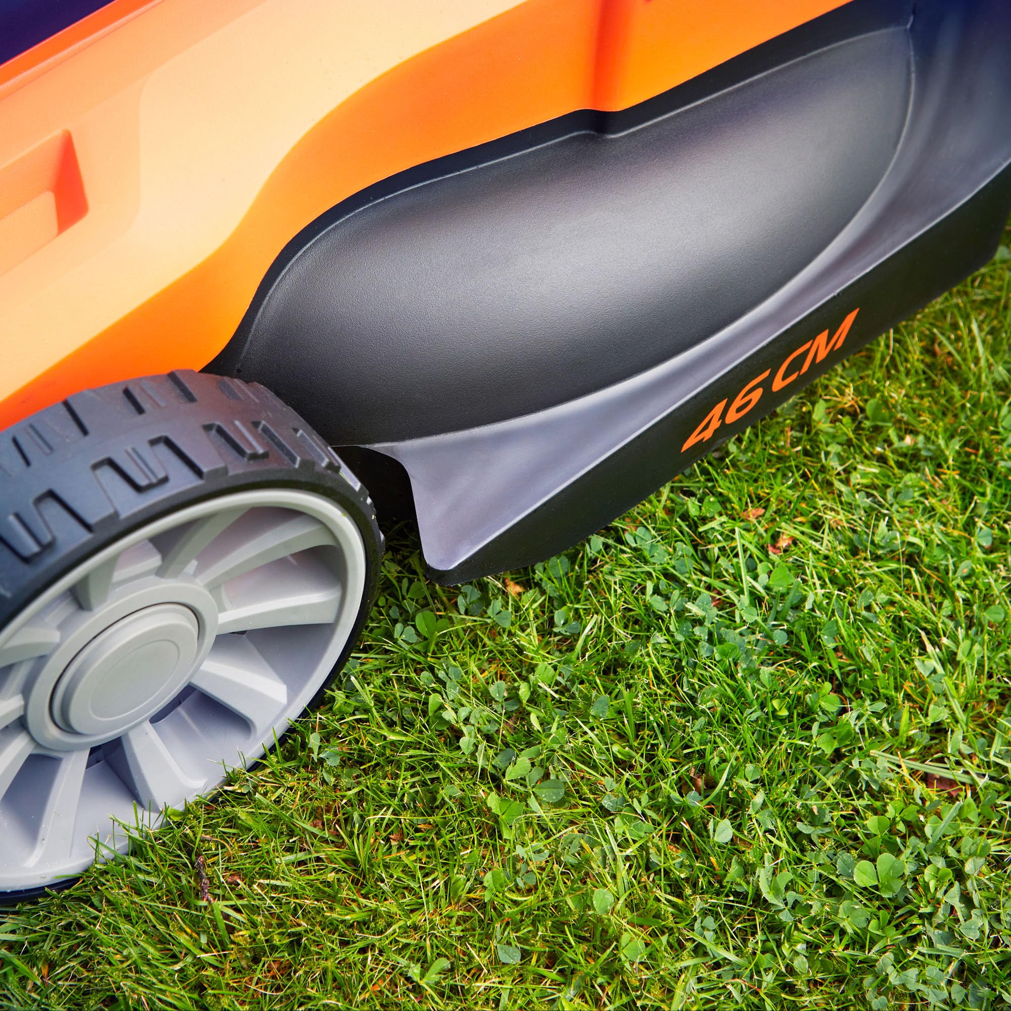 LawnMaster Tosaerba a batteria da 48 V, 46 cm, set di 2 batterie MX 24 V 4,0 Ah, 2 caricatori rapidi, rullo posteriore, espulsione laterale dell'erba e funzione pacciamatura, tosaerba a batteria per