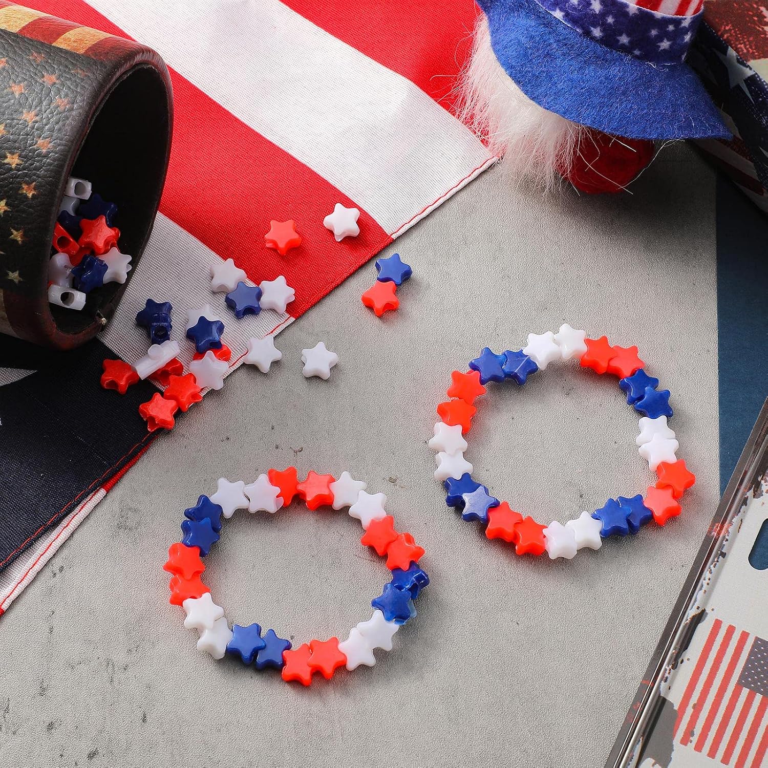 Highergo 900 Pcs 11 mm 4th of July Patriotic Pony Beads Independence Day White Red Blue Star Plastic Beads for Jewelry Making Large Hole DIY Supplies Necklace Home Craft Ornaments