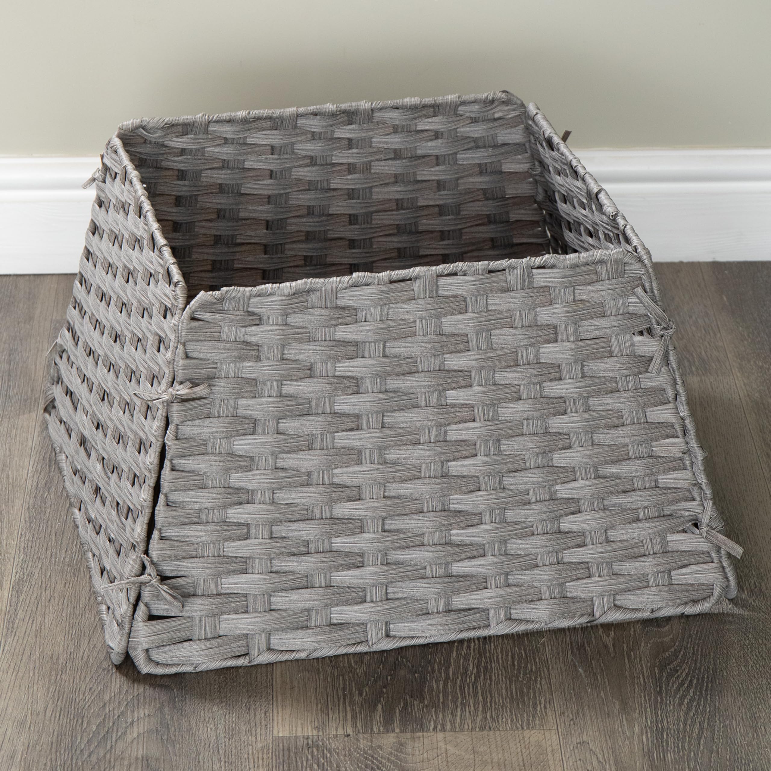 Samuel Alexander 47Cm X 46Cm Foldable Rattan Christmas Tree Skirt In Grey