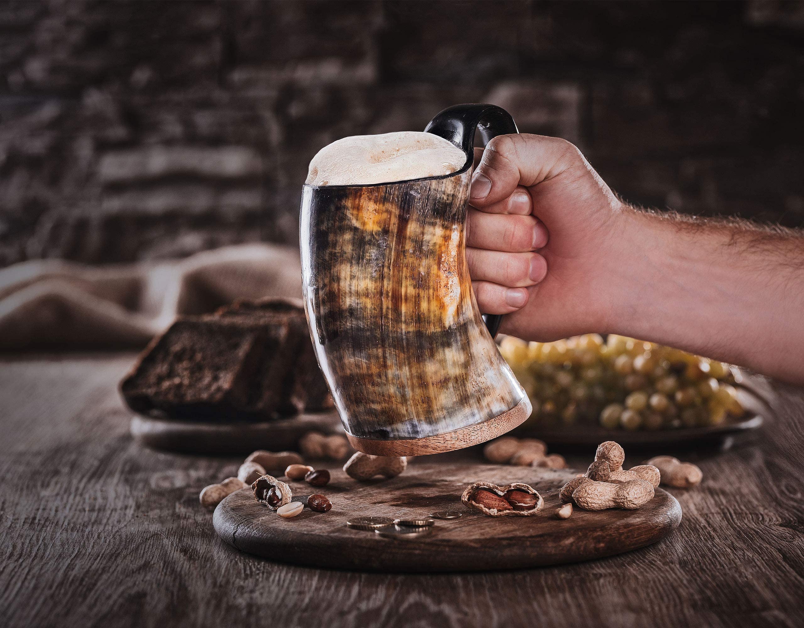 Norse Tradesman LG Viking - Taza de cuerno de cerveza 100% auténtica con fondo de madera dura y grabados en anillo, The Eternal, bajo pulido, 500 ml