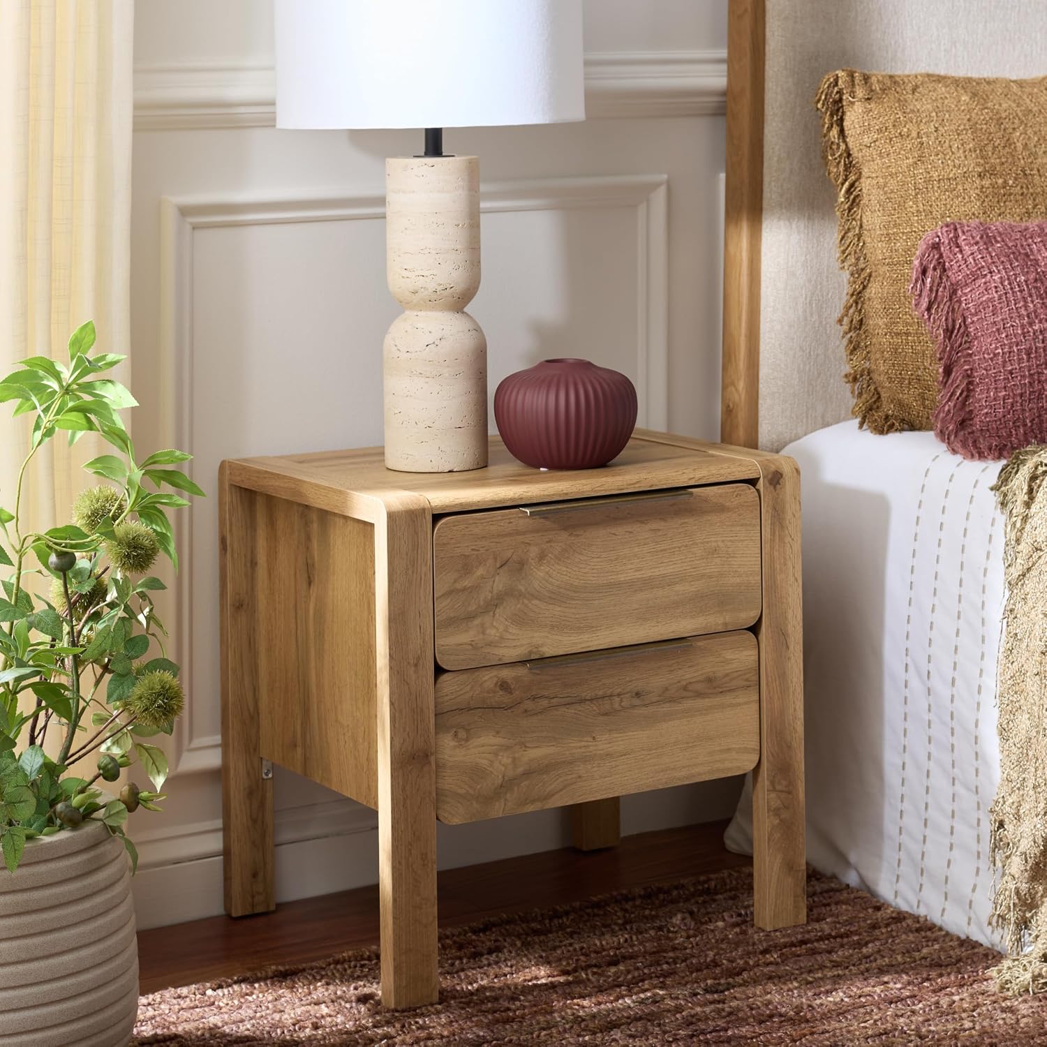 SAFAVIEH Home Collection – Angeria Oak & Brass 2-Drawer Nightstand, Modern Bedroom Storage (NST3109A)