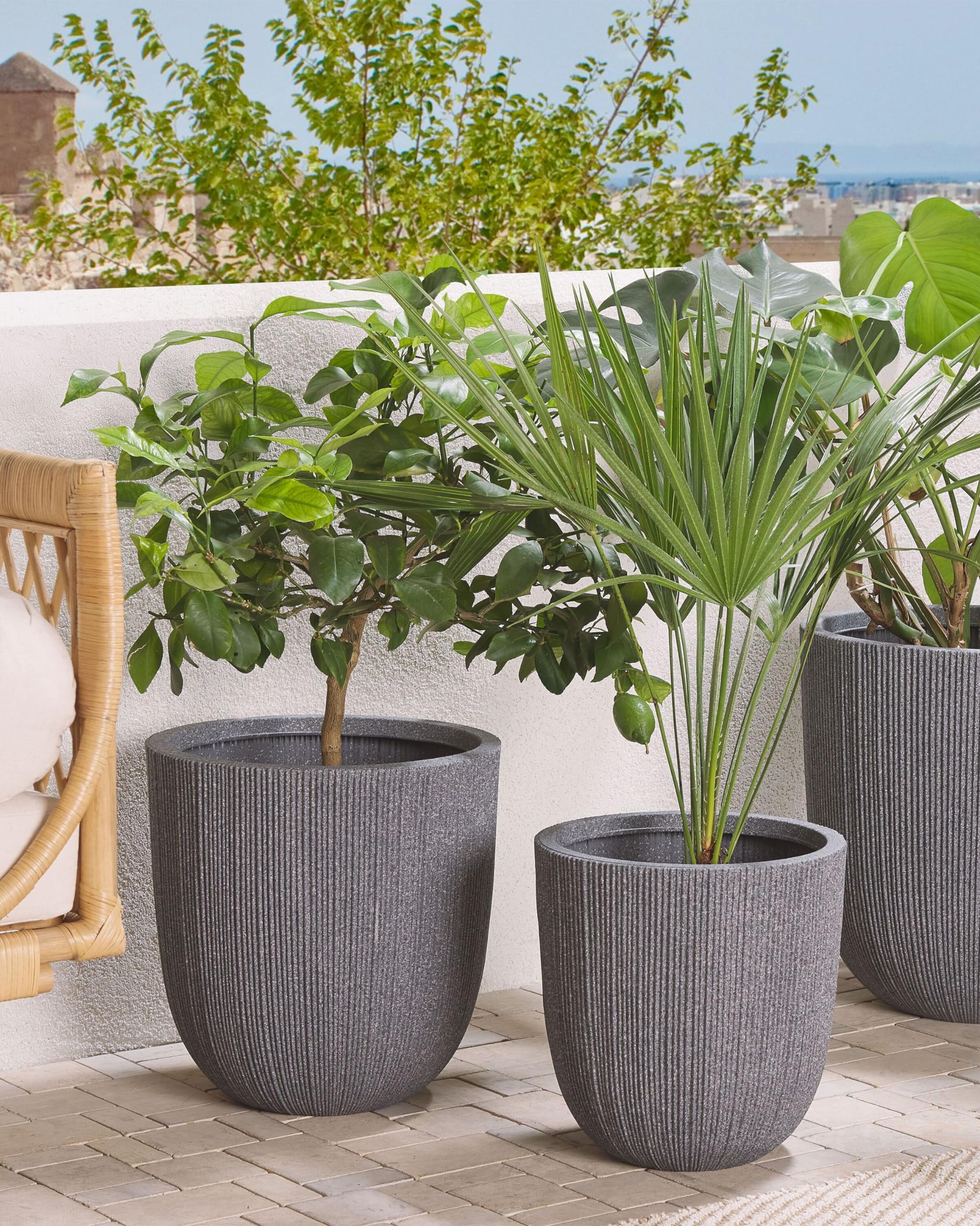 Image secondaire de Cache-pot Pot à Plantes Rond 31 cm Gris Résistant aux Intempéries Parfait pour Intérieur et Extérieur au Style Moderne et Scandi