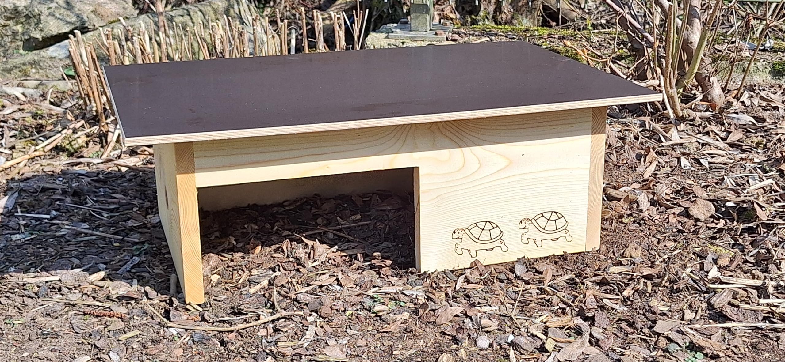 Maison de tortue de qualité supérieure (SH10) en bois massif de 20 mm - Résistante aux intempéries avec fond et porte - Ventilation réglable - Enclos pour tortues - Résistant aux intempéries
