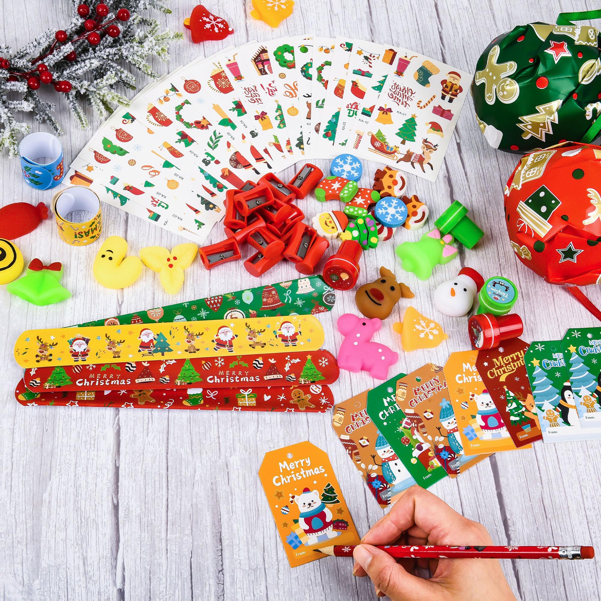 Confezione da 24 forniture per feste di Natale, regali di ritorno per studenti di cancelleria da insegnante lecca-lecca gigante con biglietti regalo, matite, gomme, temperamatite per scambio