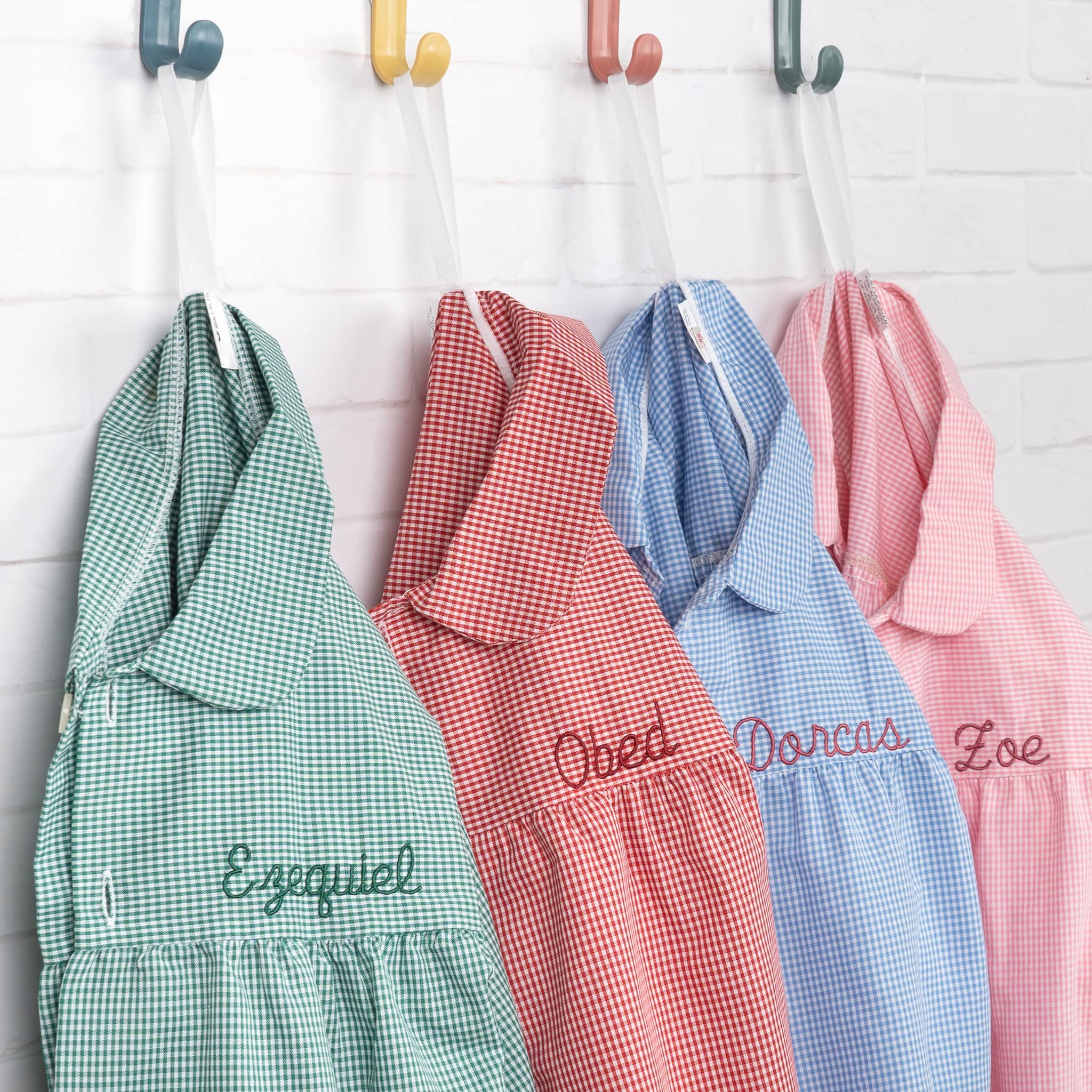Wanapix | Grembiule Scuola Personalizzato con Nome |per Bambini | 2 Tasche Laterali | Scuola/Asilo/Pittura/Cucina | 3-4 Anni | 3-6 Anni | 4 Colori